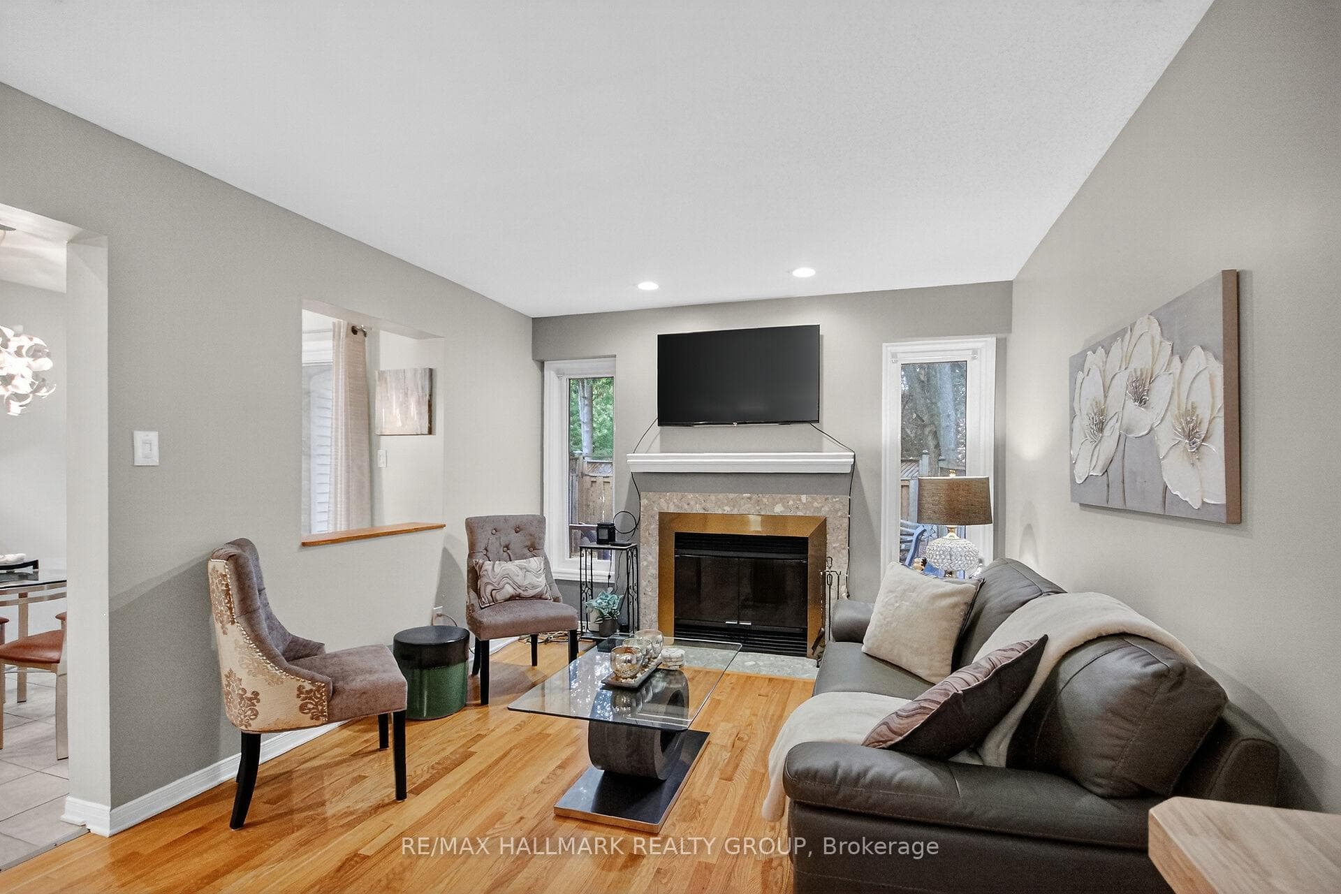 110 Hunter's Glen Crescent photo 6