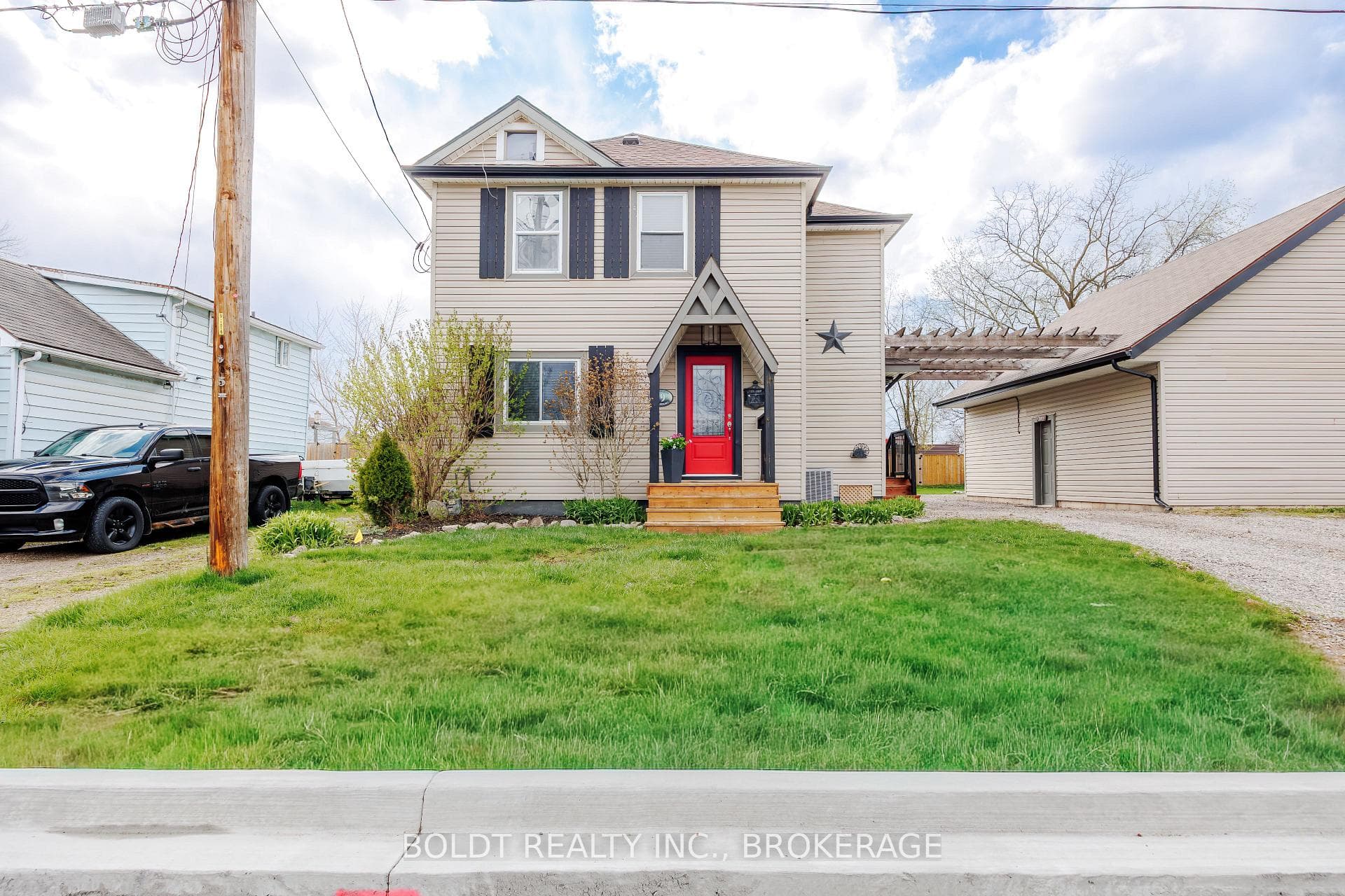 19 Patricia Avenue photo 1