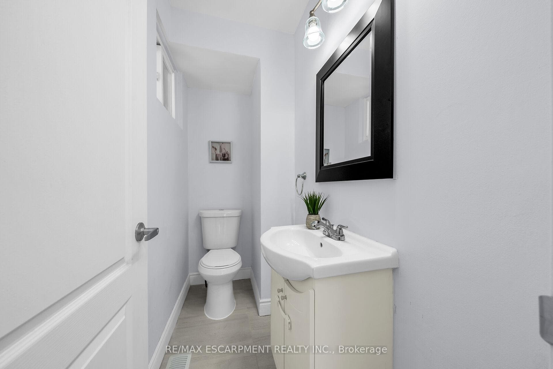 125 Limeridge Road Unit 20 photo 5