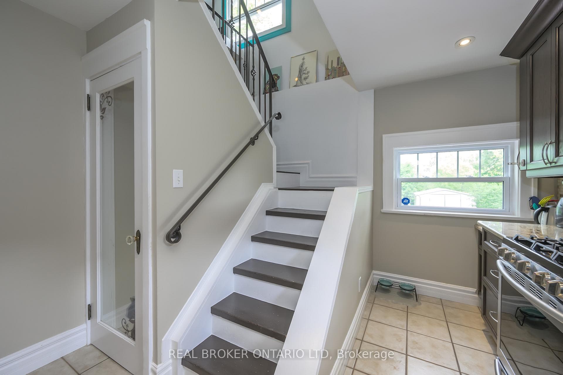 99 Springbank Drive photo 20