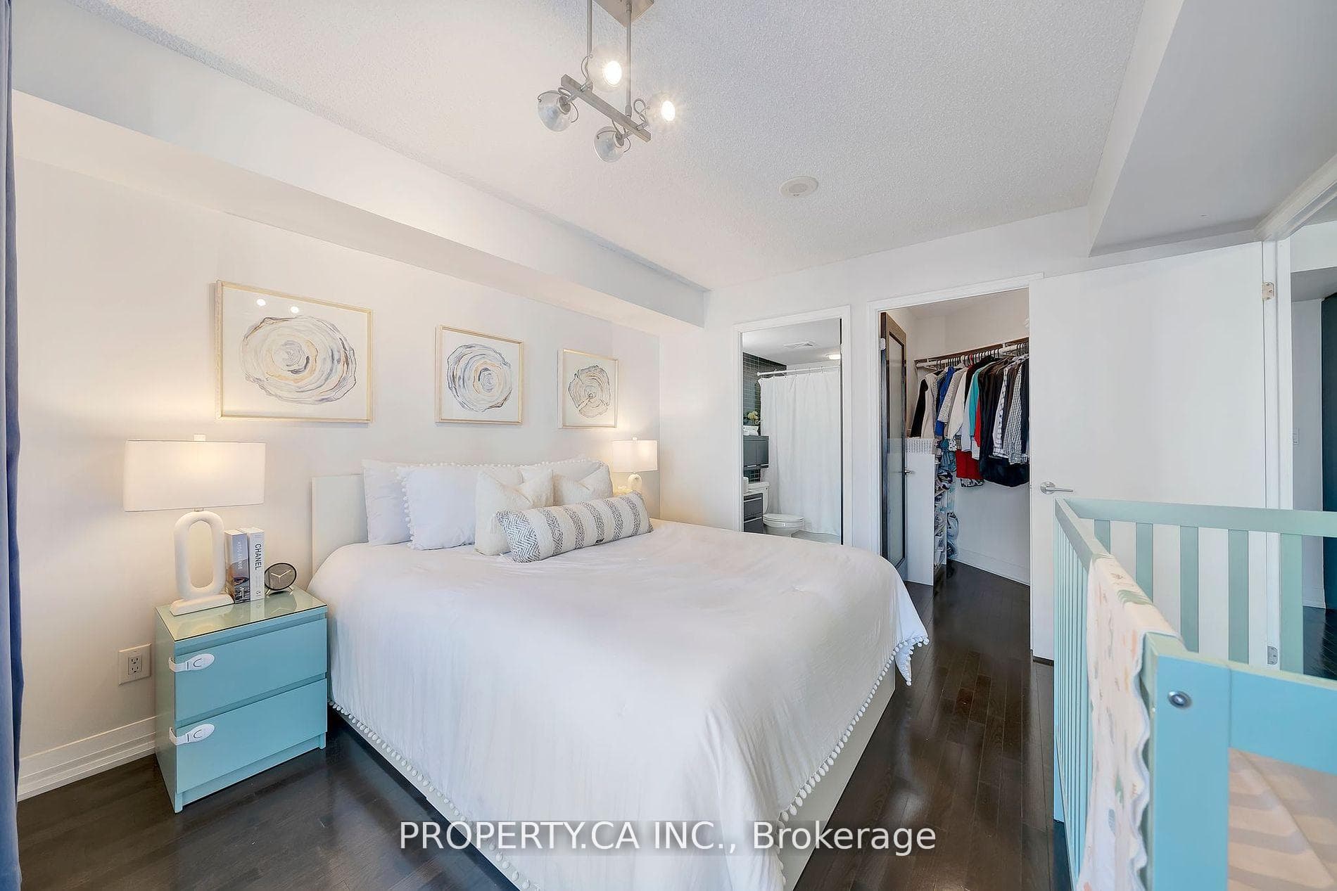 25 Carlton Street Unit 1707 photo 9