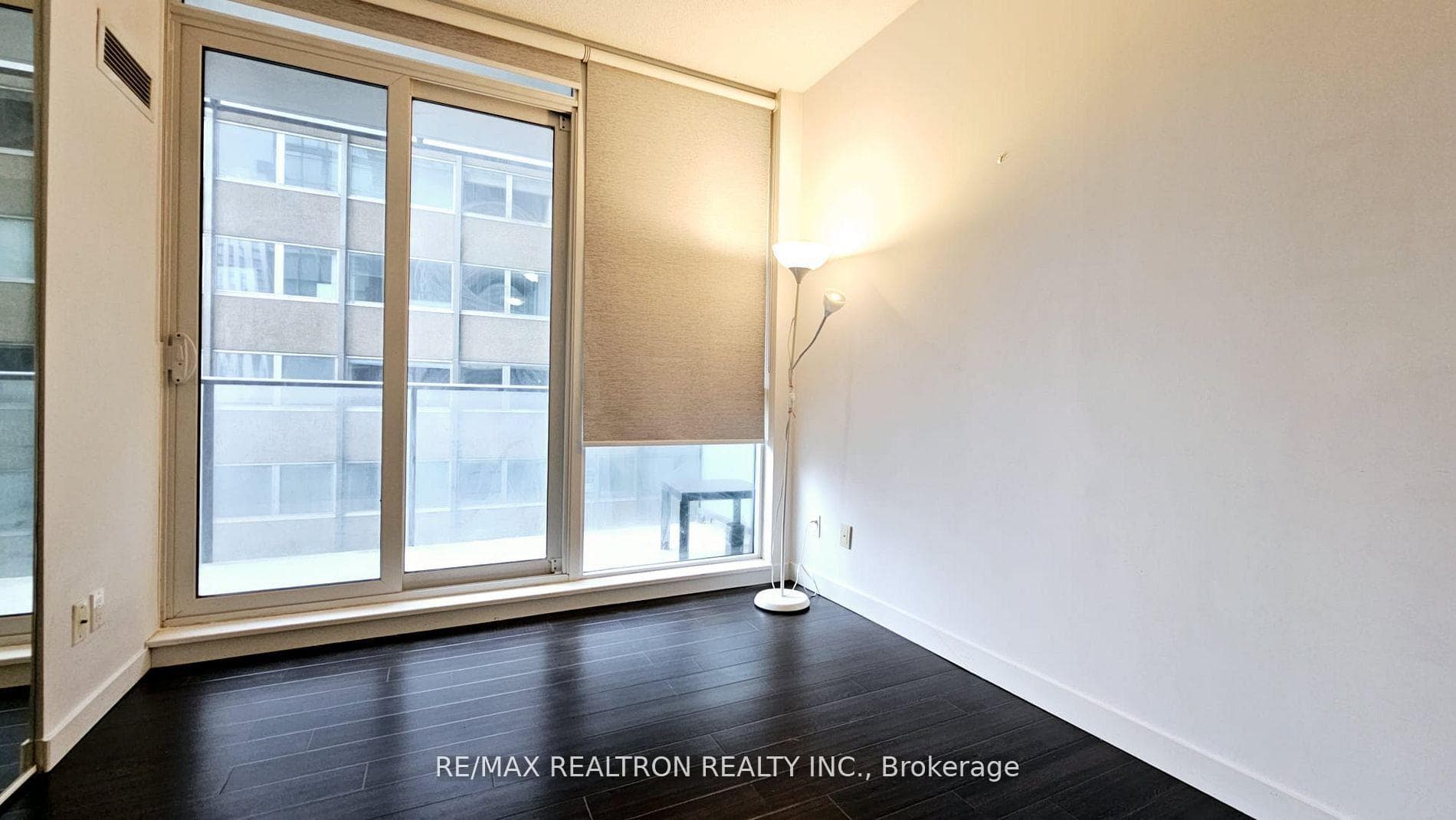 770 Bay Street Unit 712 photo 3