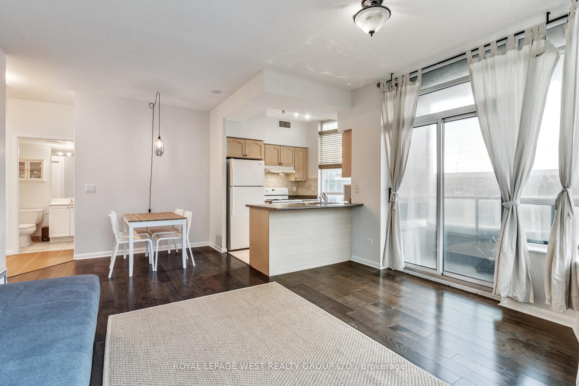 219 Fort York Boulevard Unit 703 photo 25
