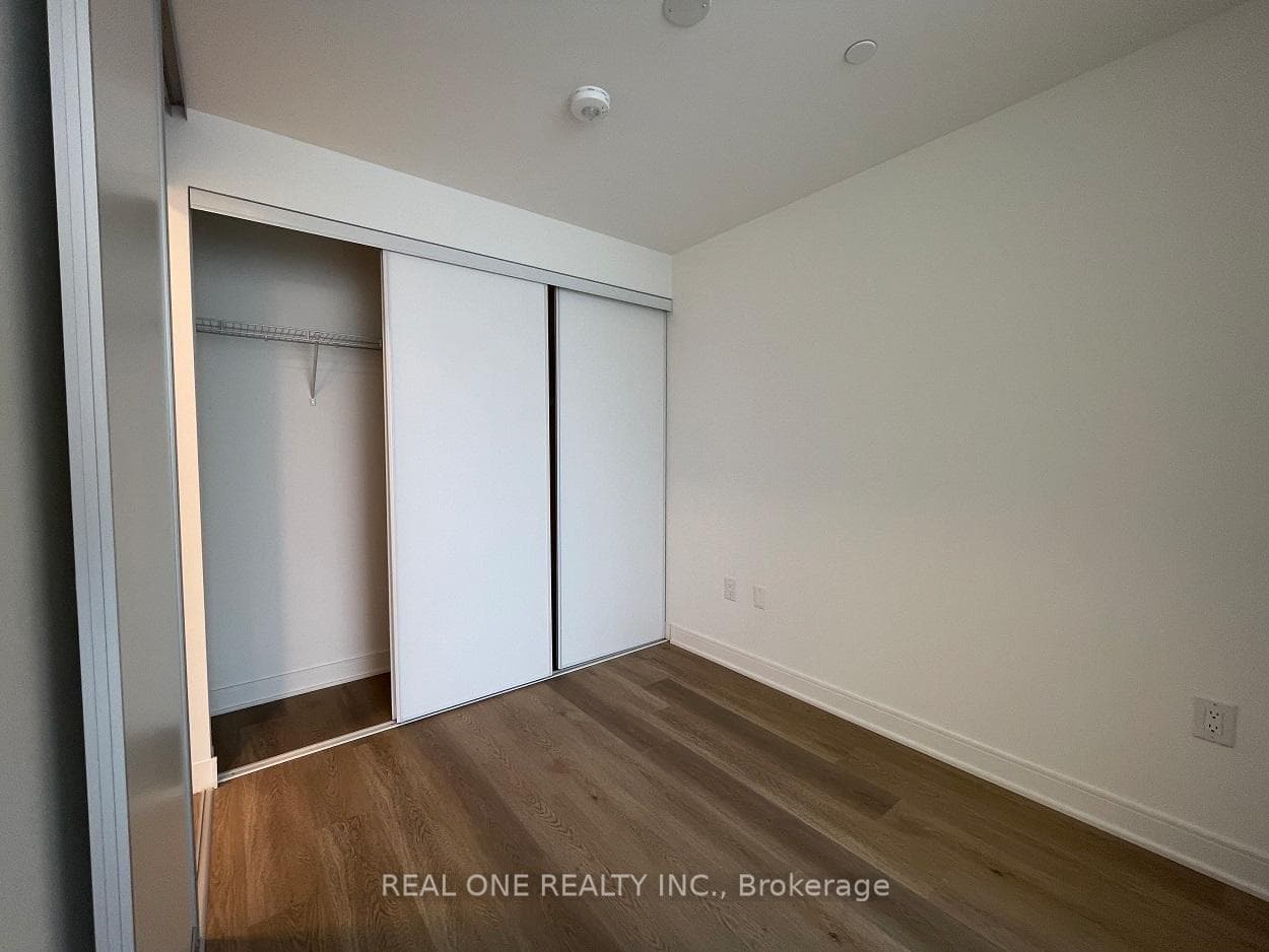 86 Dundas Street Unit 1019 photo 5