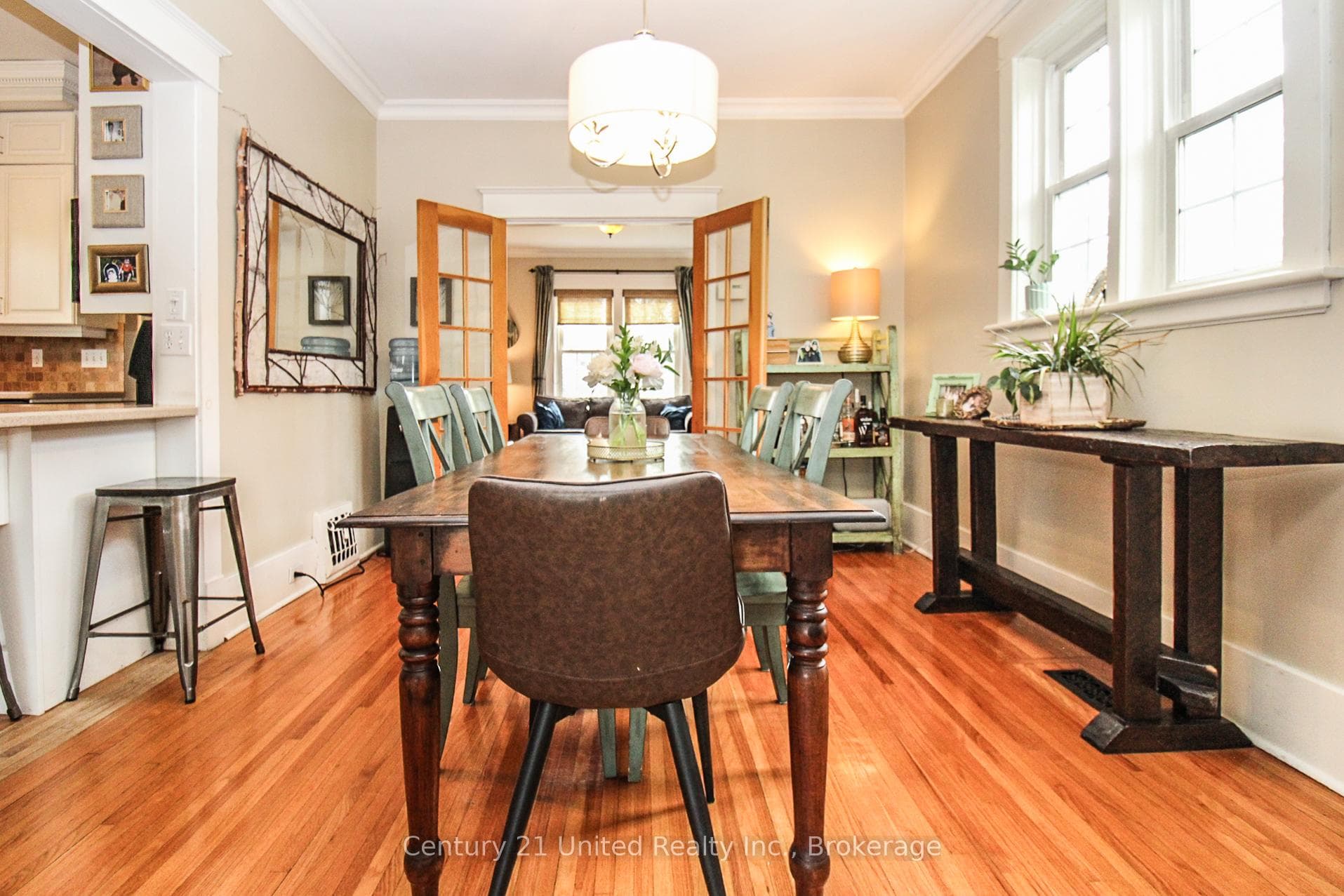 566 Waterford Street photo 13