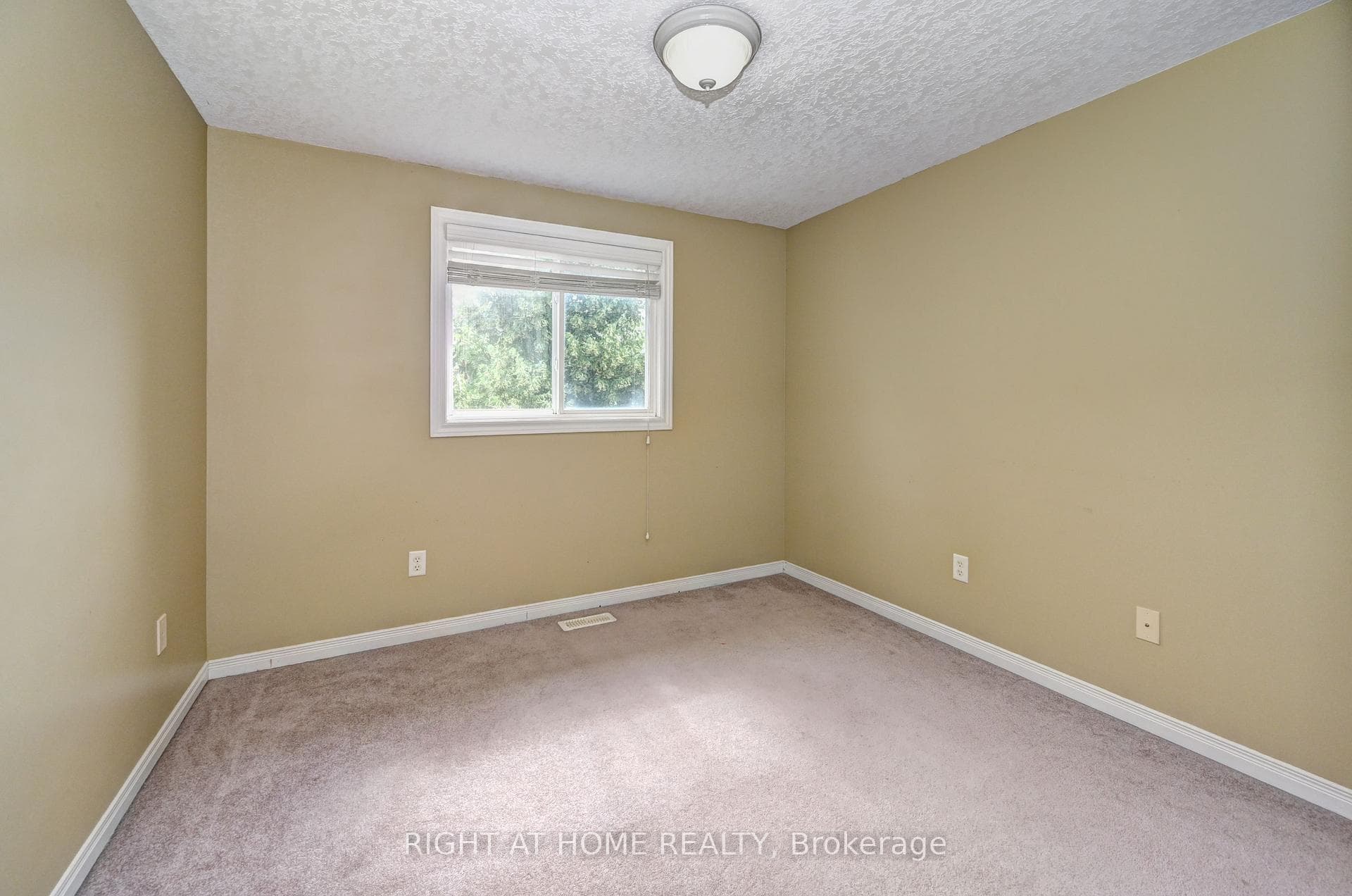 760 Paris Boulevard photo 29