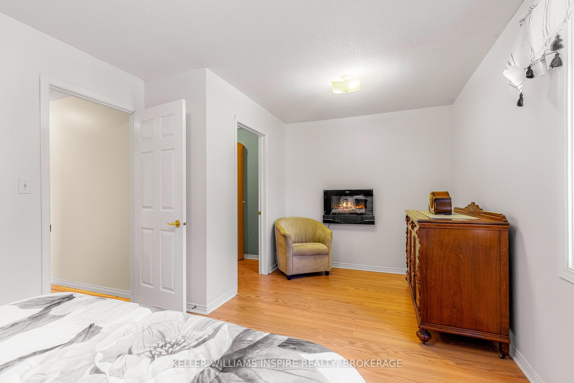 Sitting area Primary bedroom