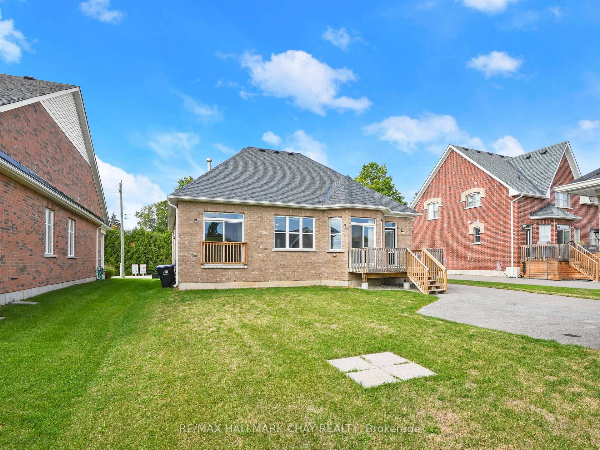 213 Mary Street photo 39