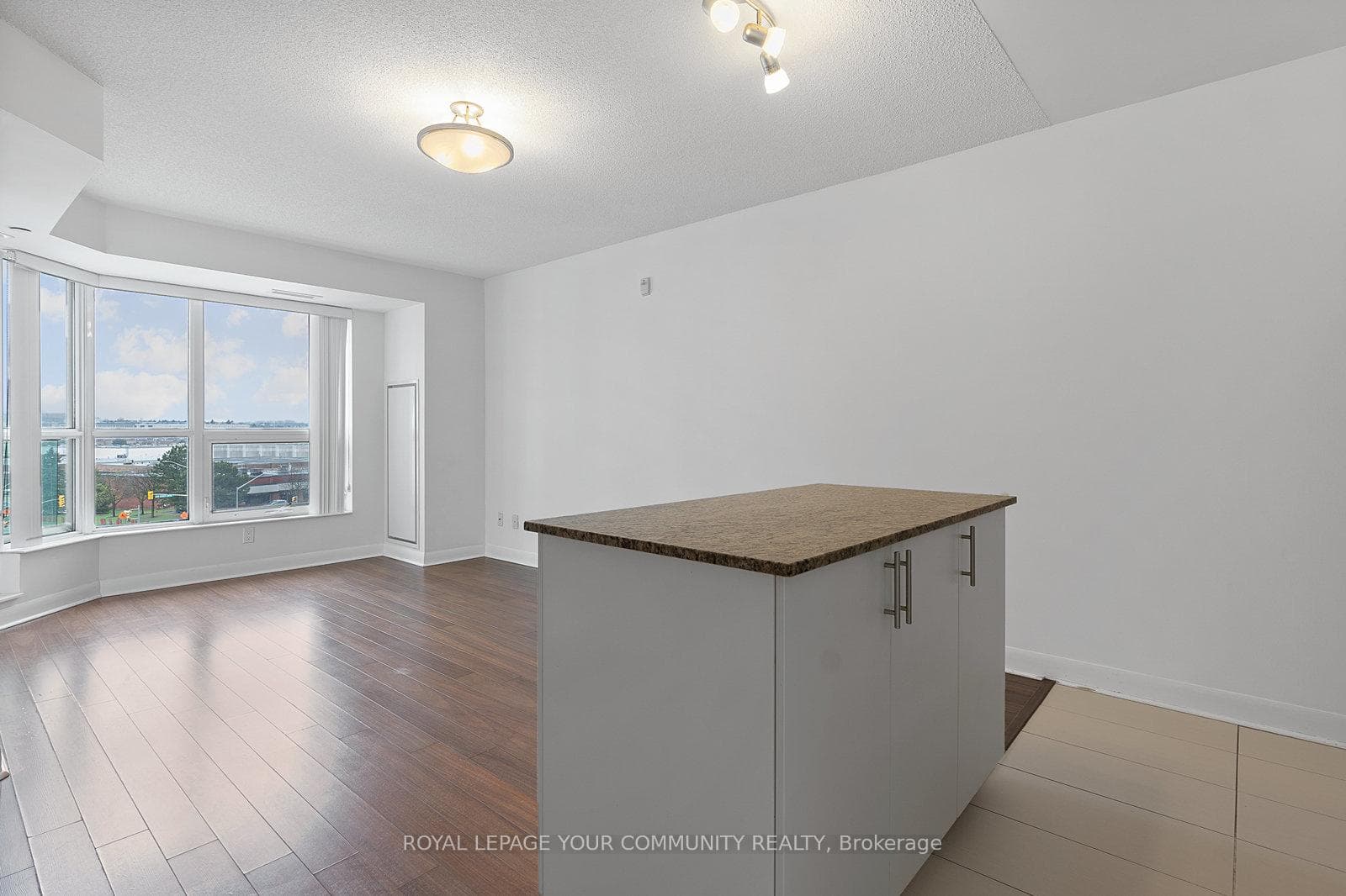 75 Norman Bethune Avenue Unit 603 photo 8