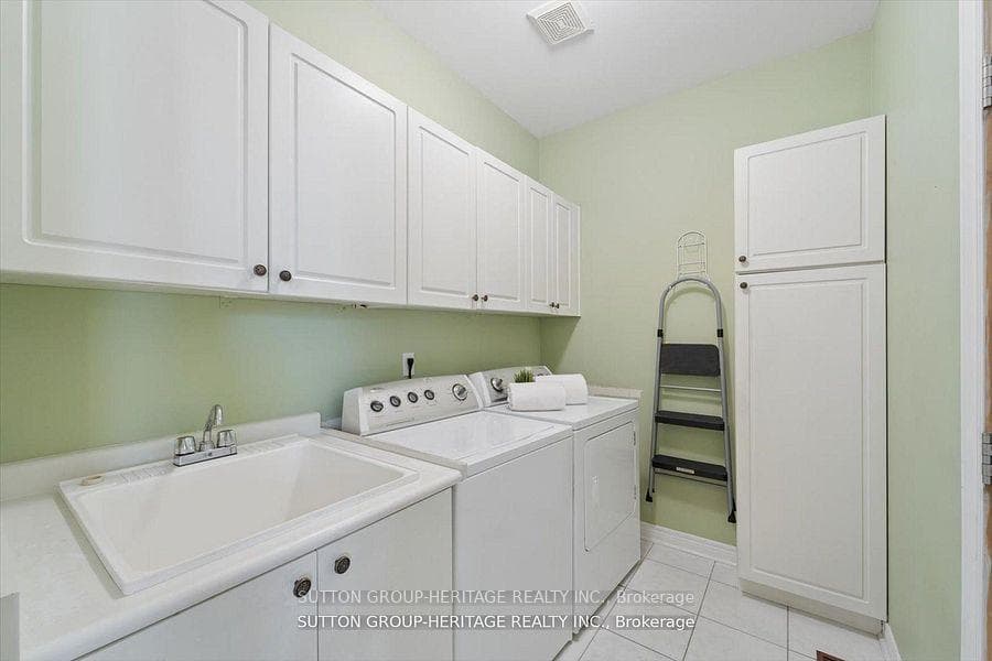 1886 Pine Grove Avenue photo 18