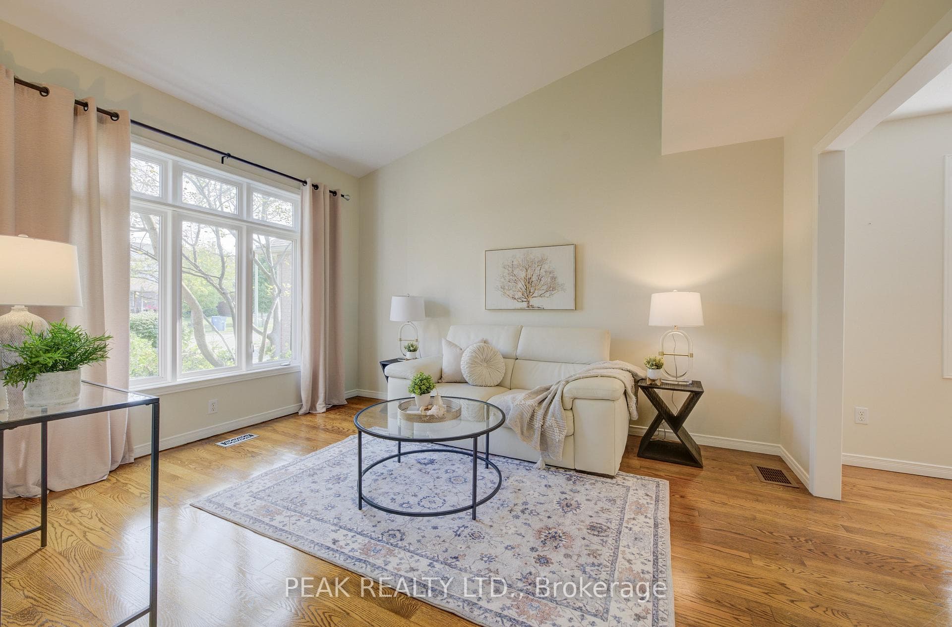 8 Munroe Crescent photo 6