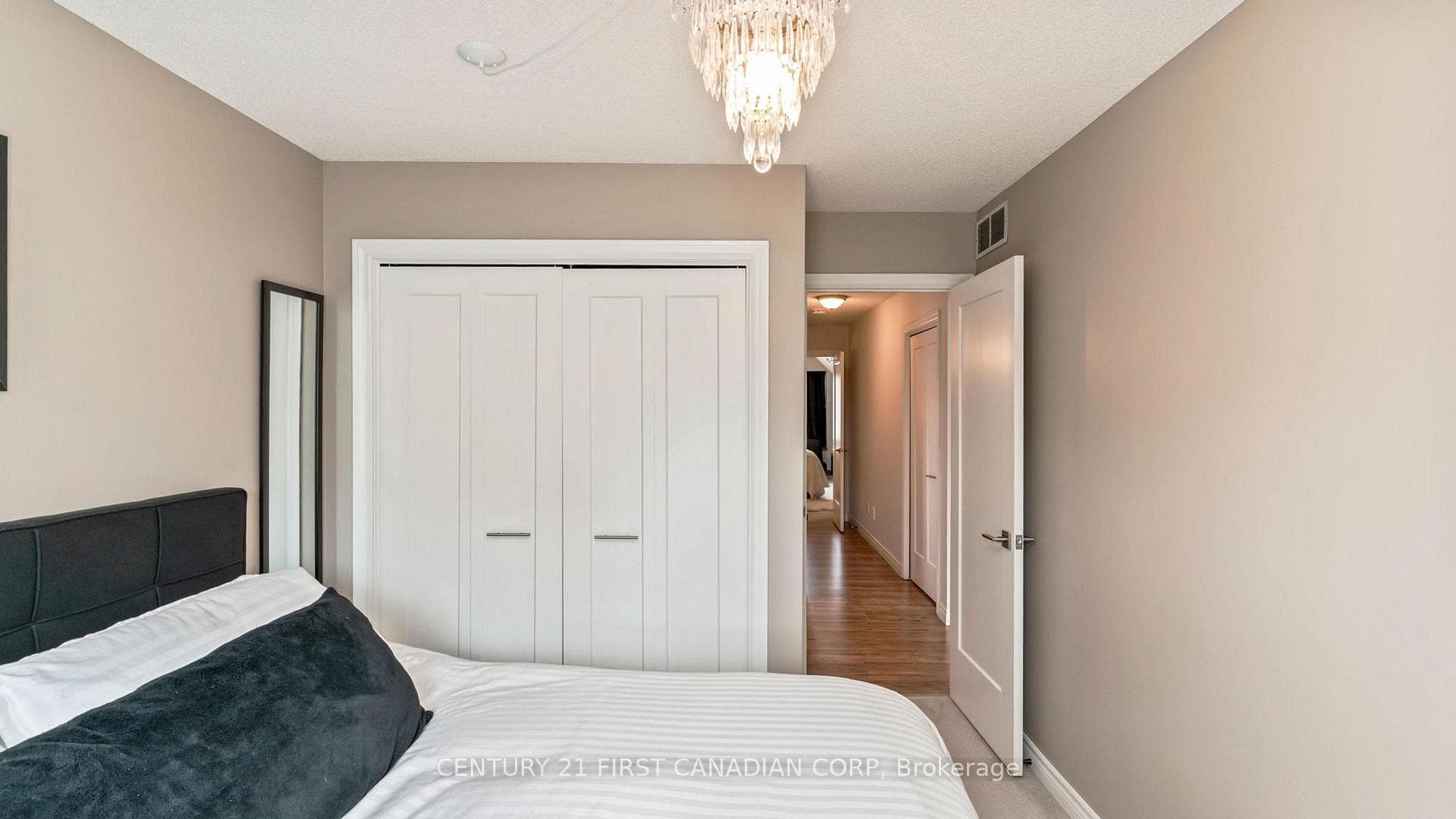 135 Ambleside Drive photo 29
