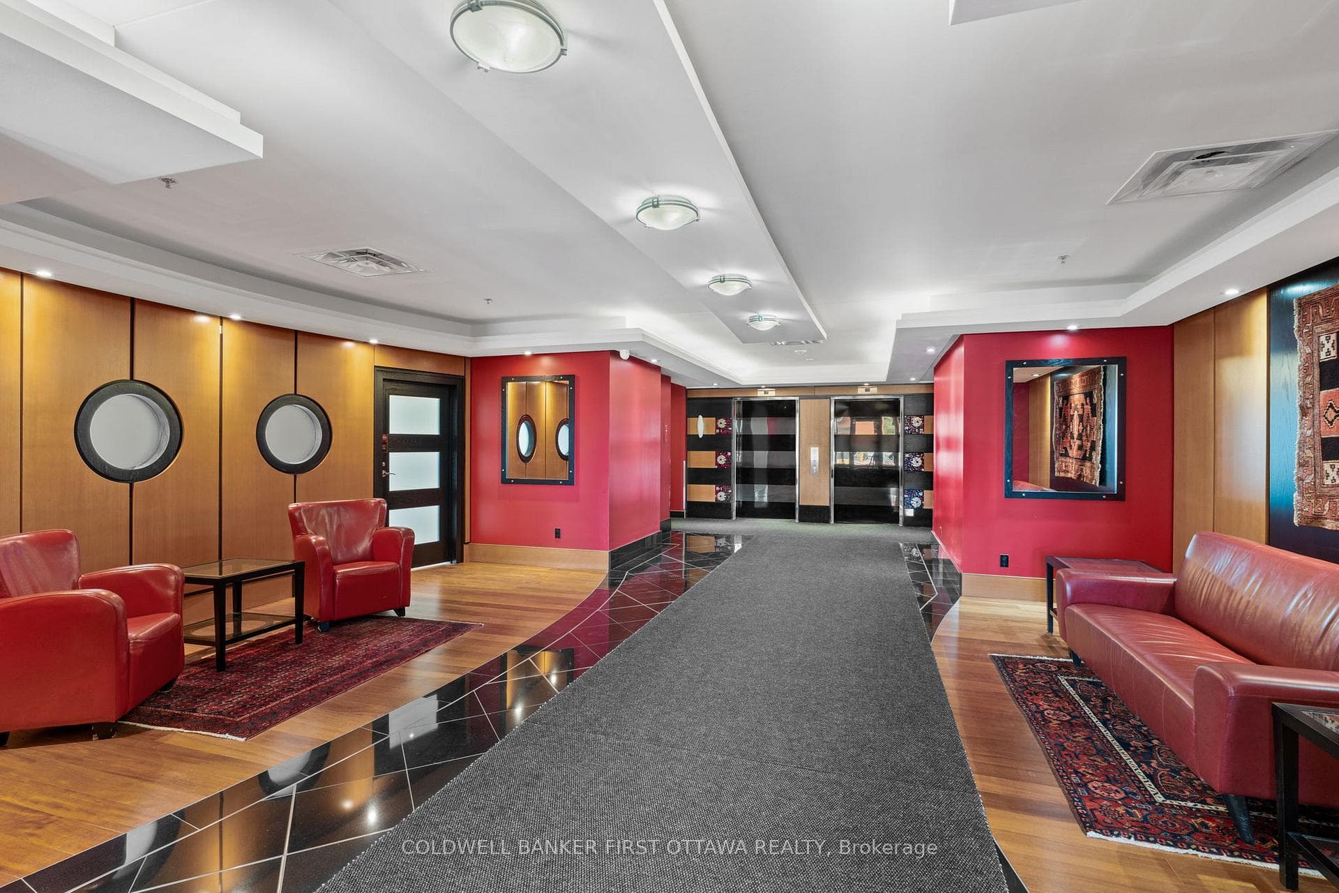 Access to mail, lounge room & fitness via lobby.