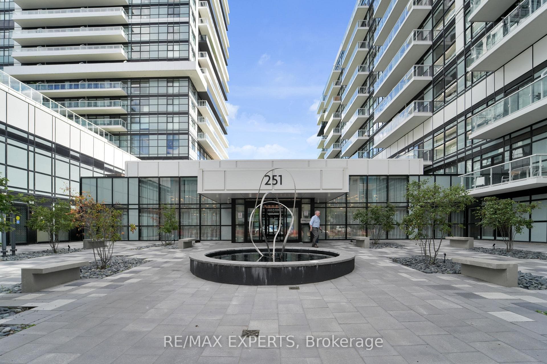 251 Manitoba Street Unit 421 photo 3