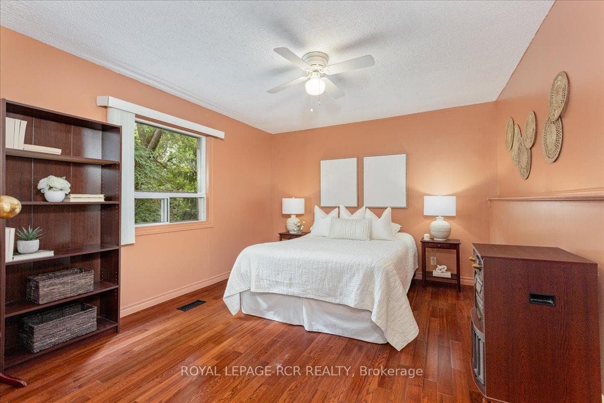 Primary Bedroom : Hardwood Floor