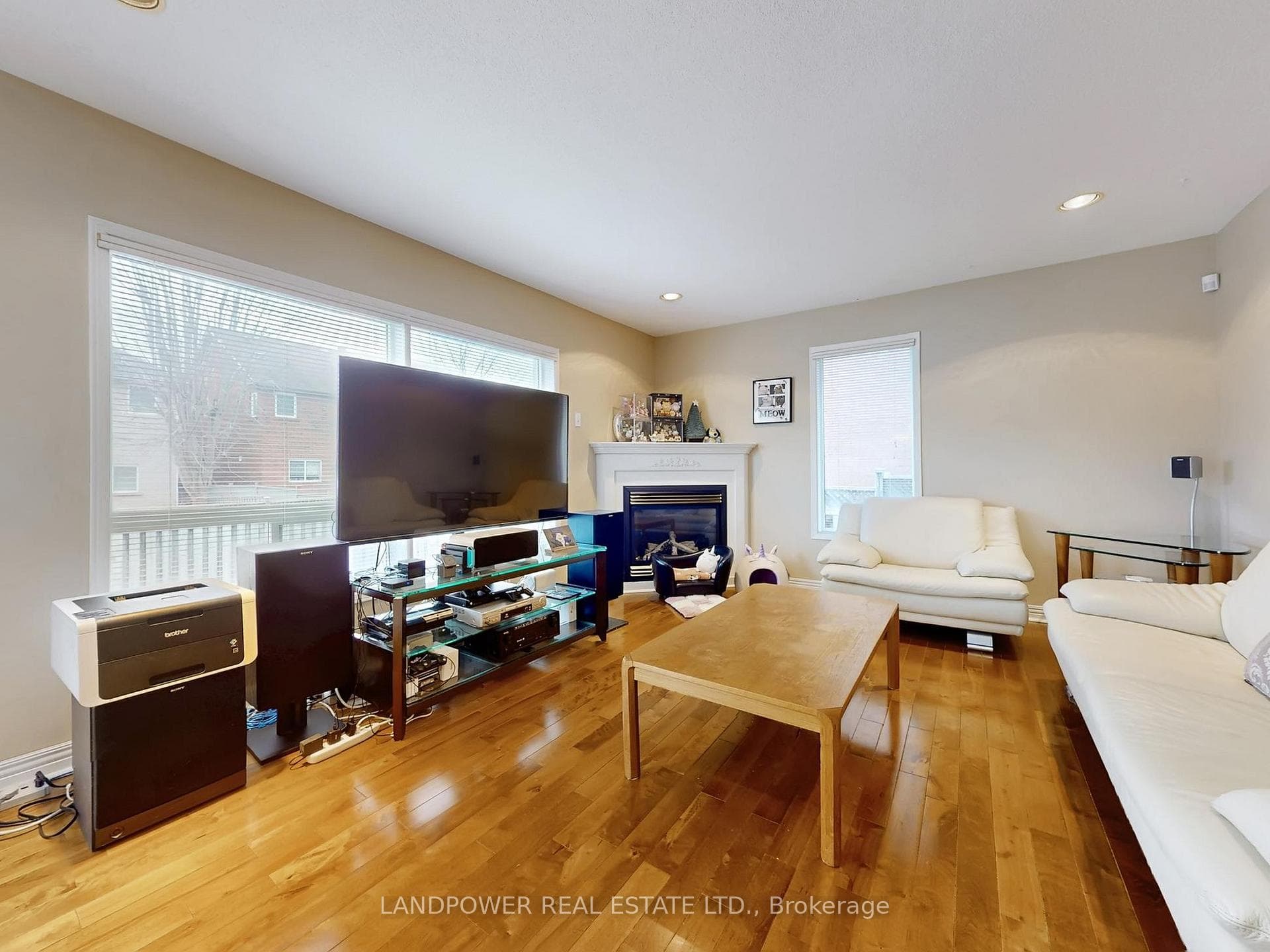 82 Littleleaf Crescent photo 8