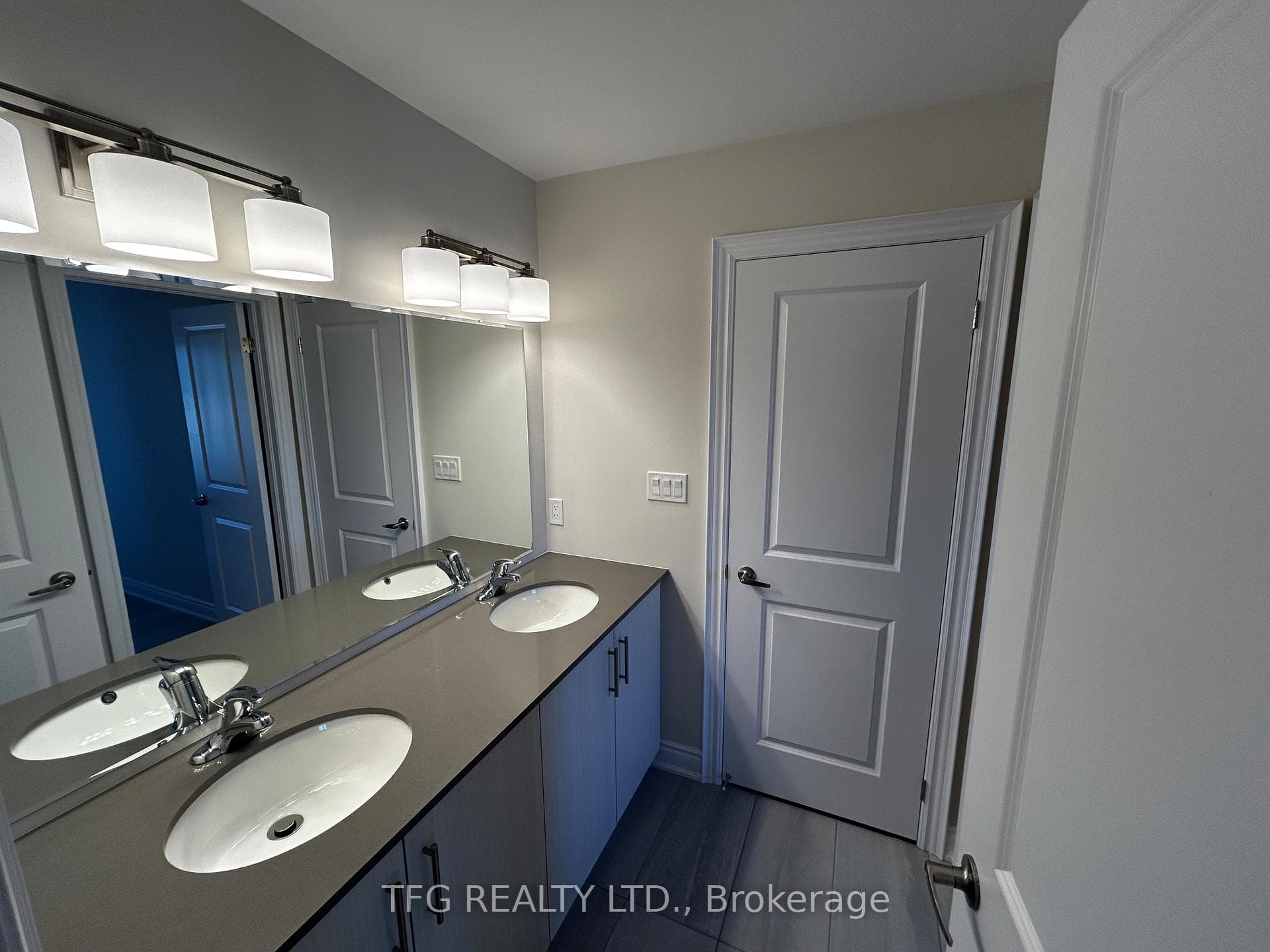 46 Holland Street photo 19
