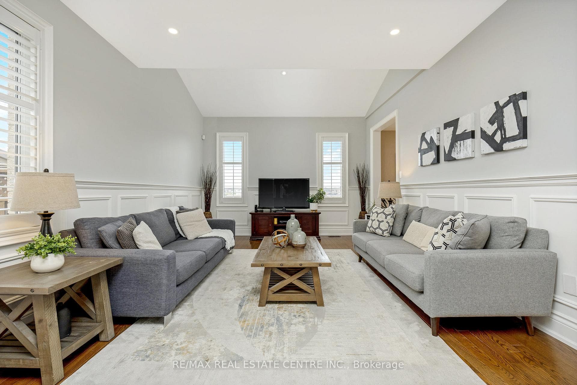1035 Donnelly Street photo 6