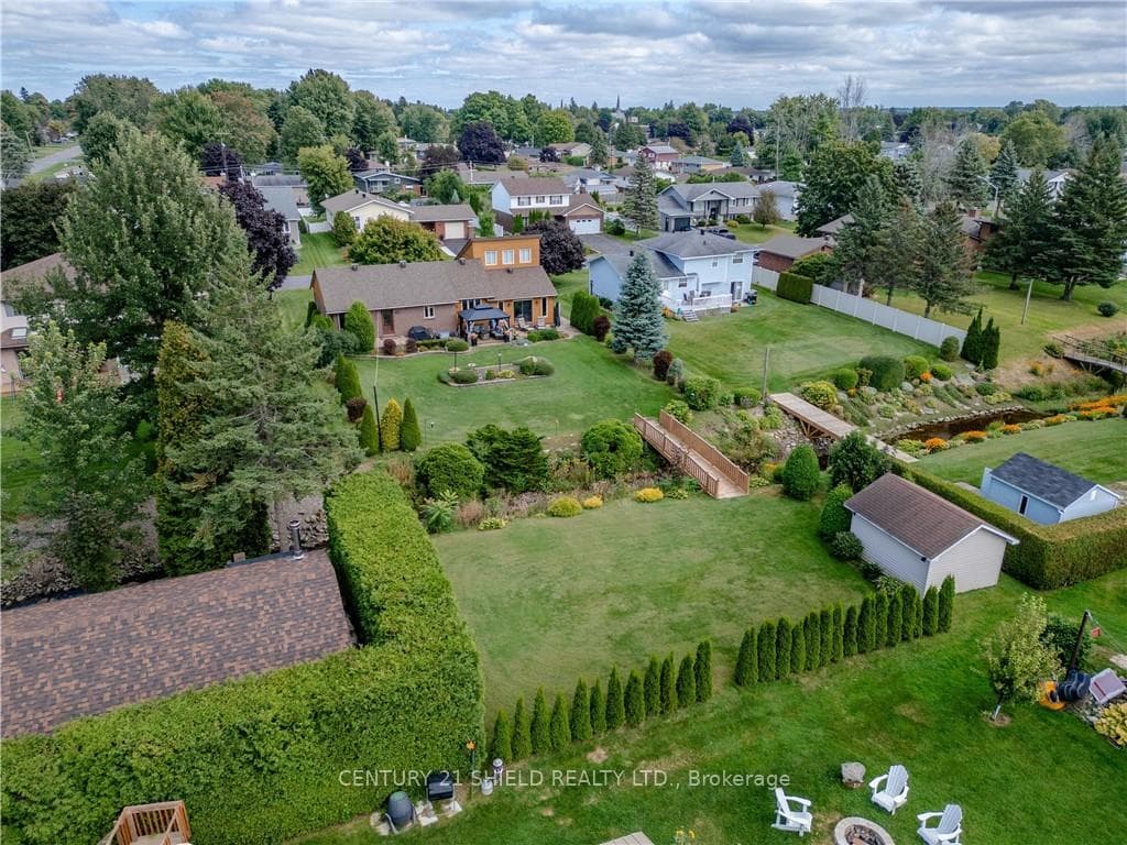 22 FAIRHOLME Drive photo 9