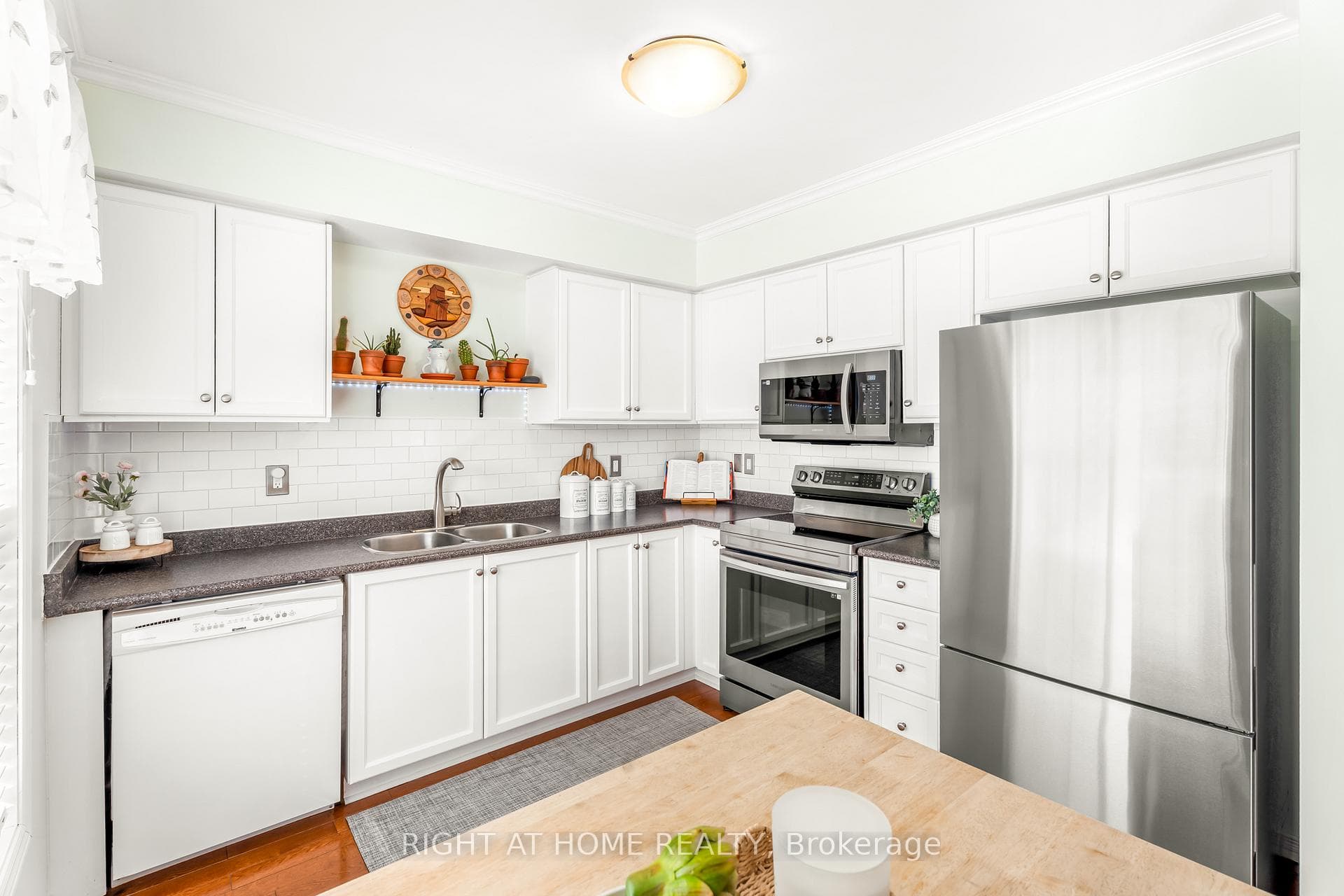 146 Maplewood Drive photo 9