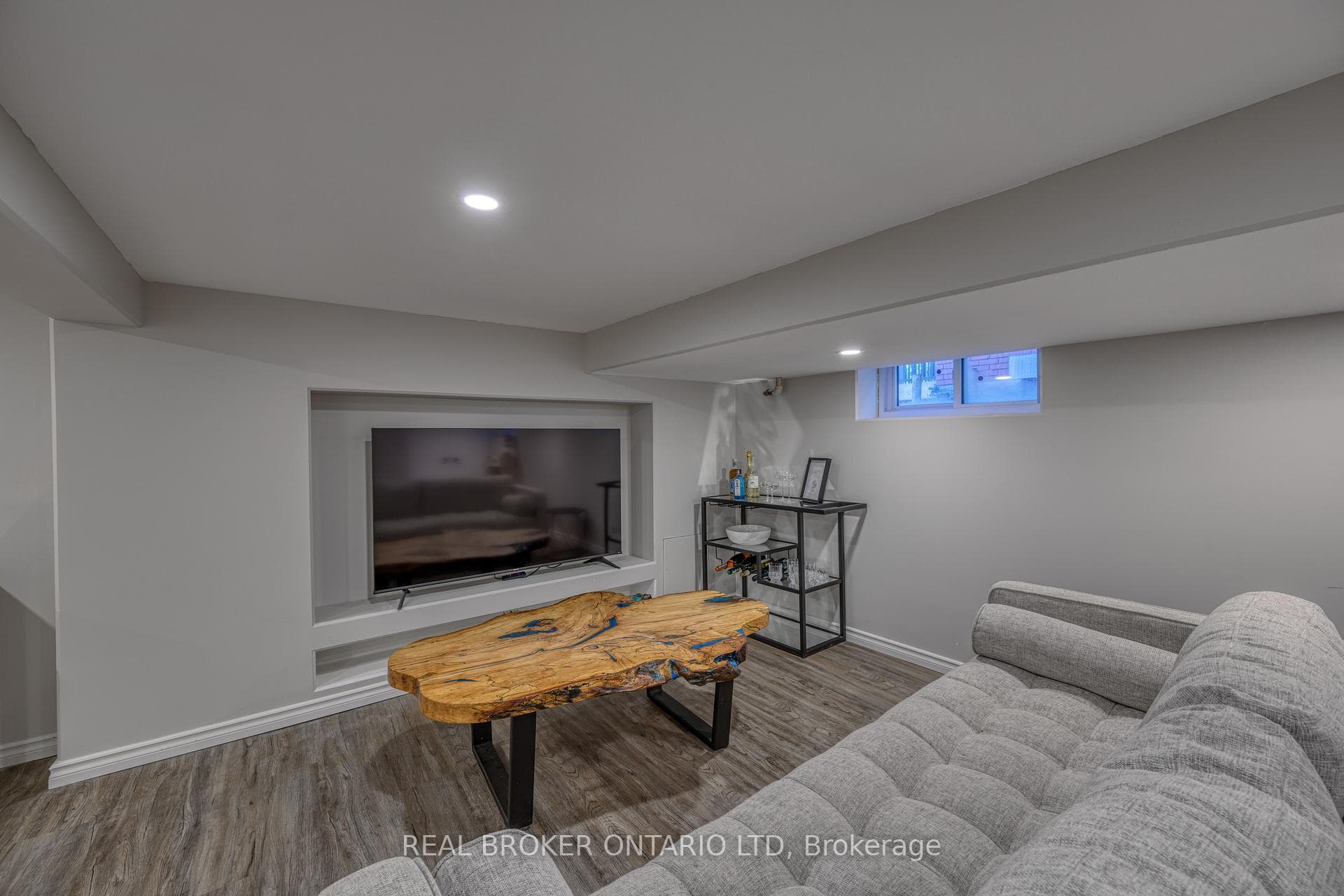 92 Springbank Drive photo 22