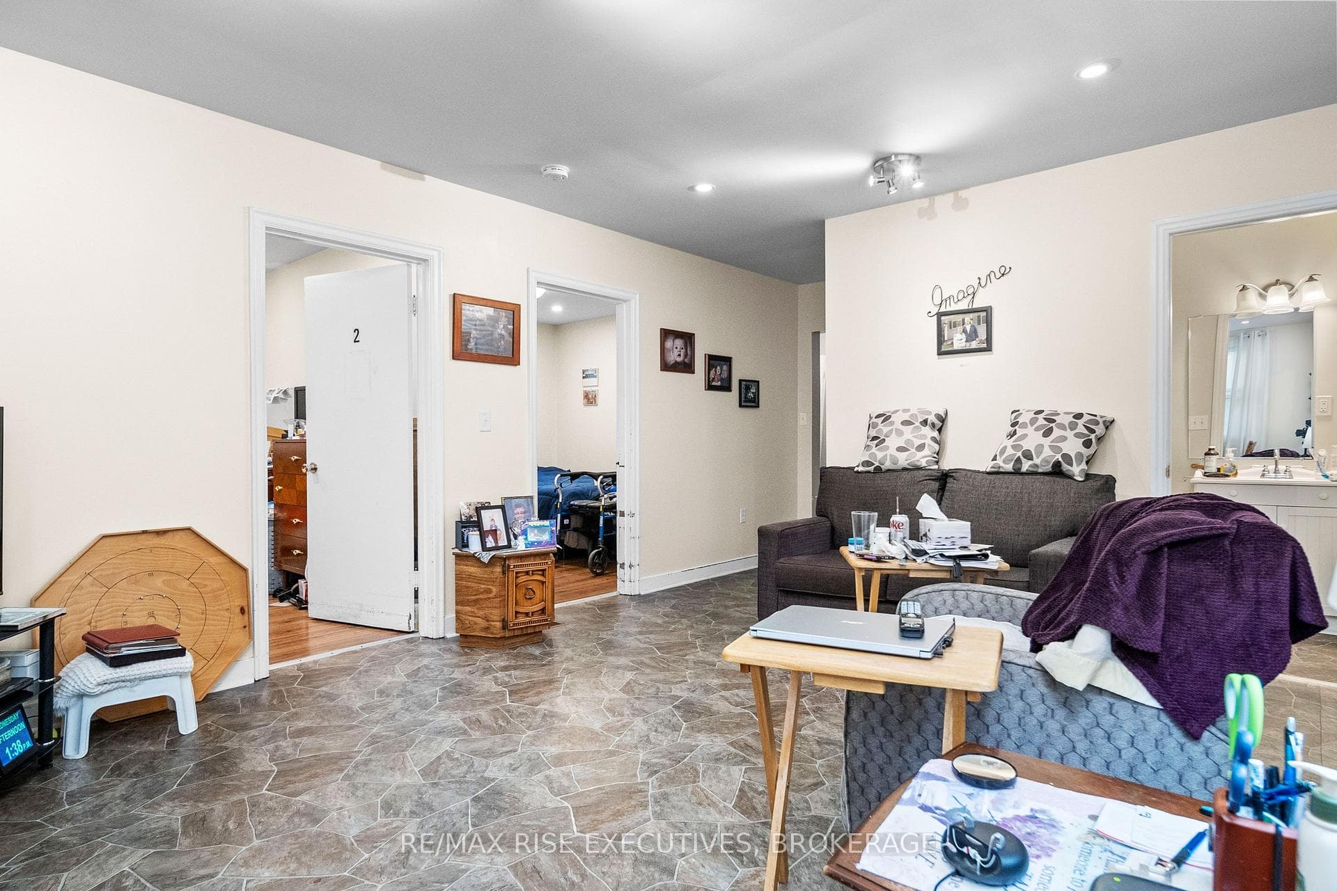 89 DUNDAS Street photo 24