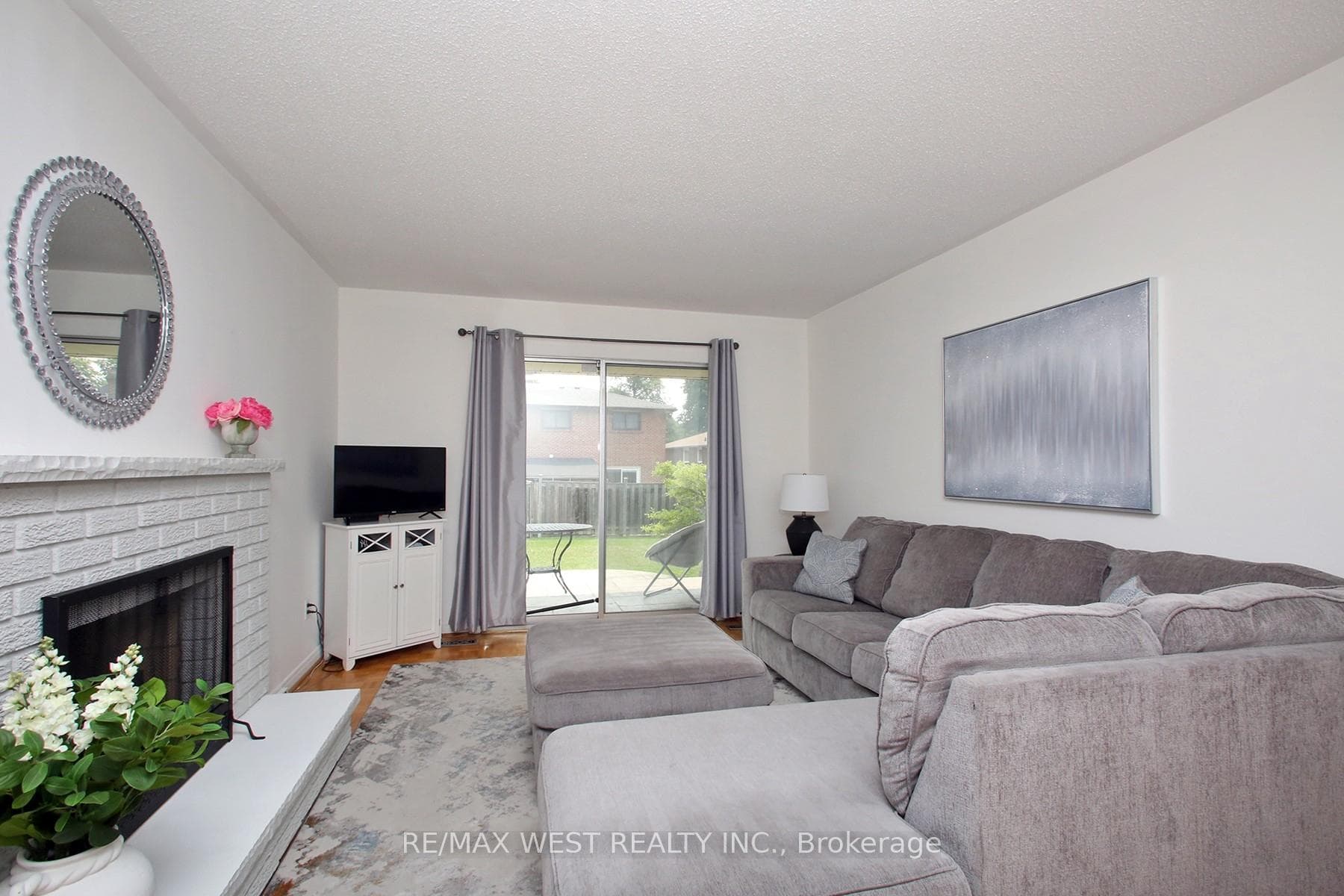 540 Louis Drive photo 18