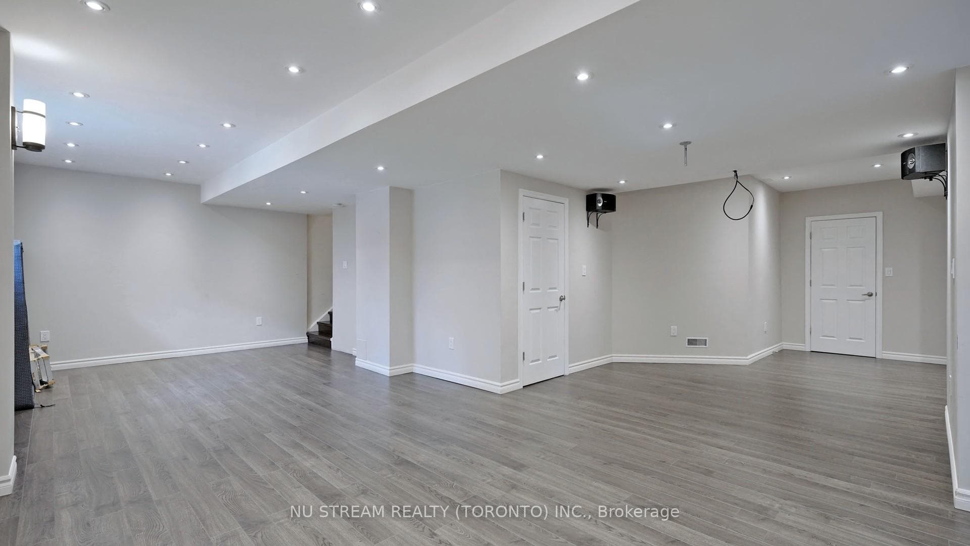 73 Serano Crescent photo 33
