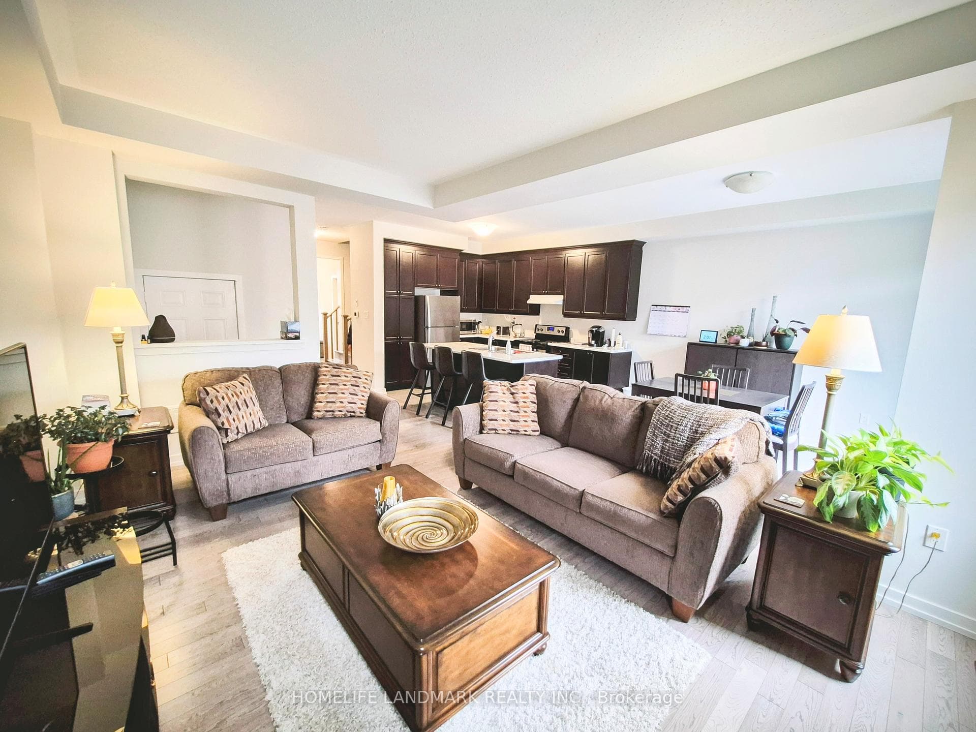 61 Mondial Crescent photo 2