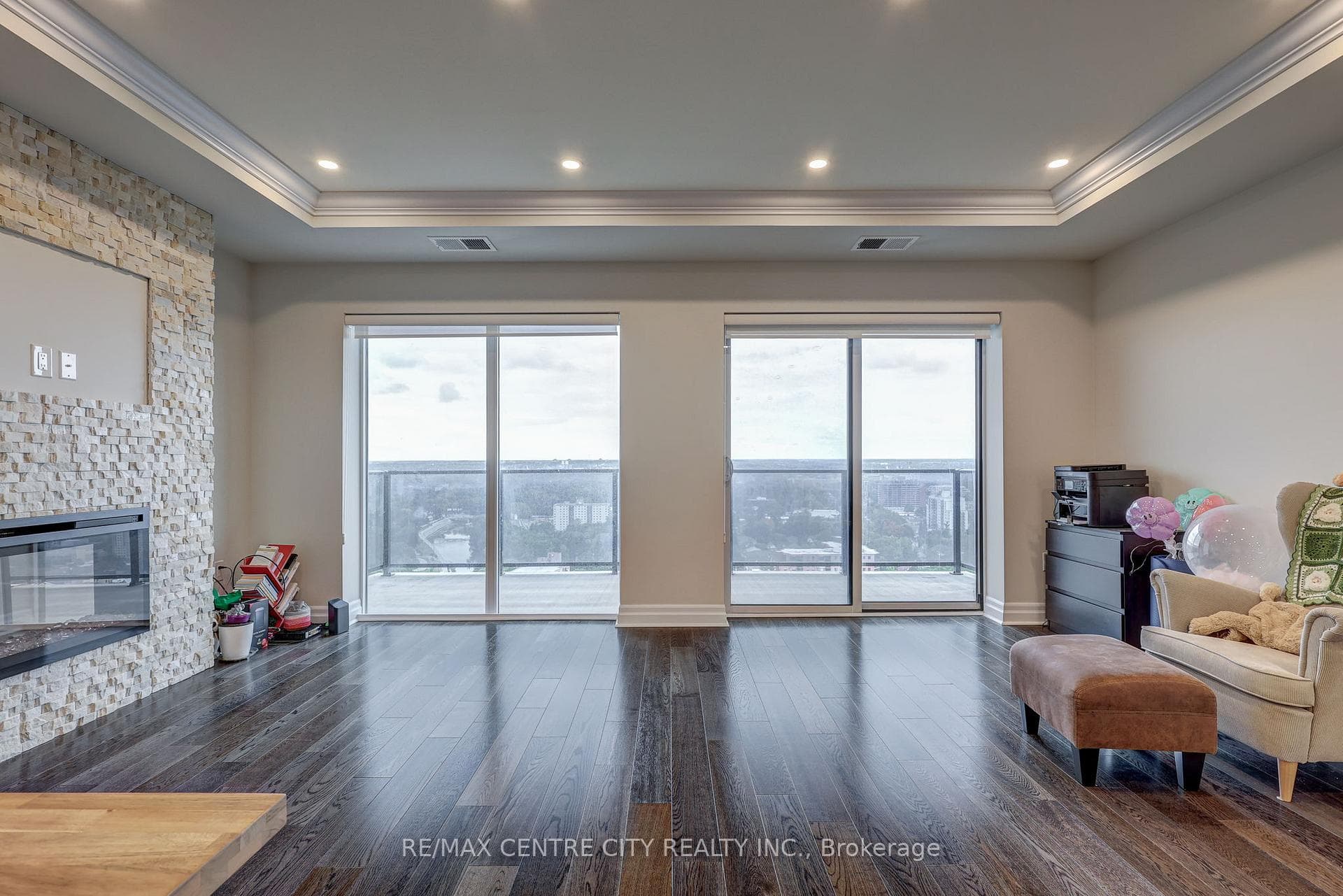 505 Talbot Street Unit 2402 photo 23
