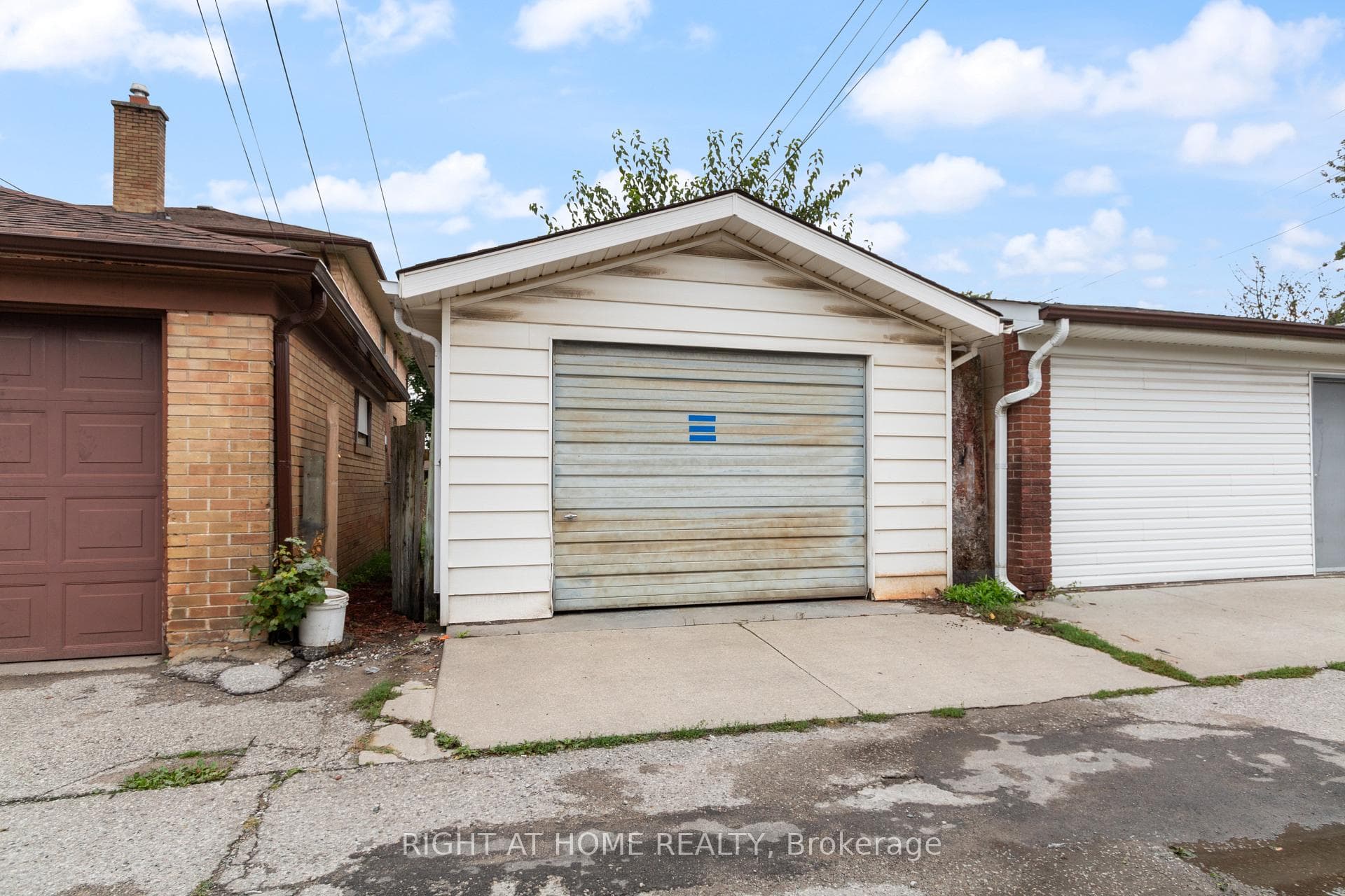 147 Harvie Avenue photo 18