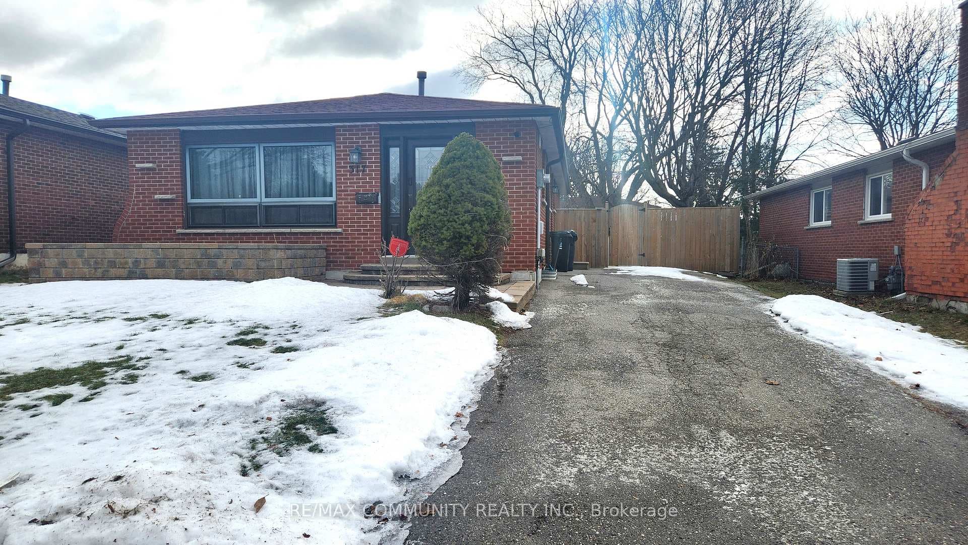 317 Burrows Hall Boulevard photo 2