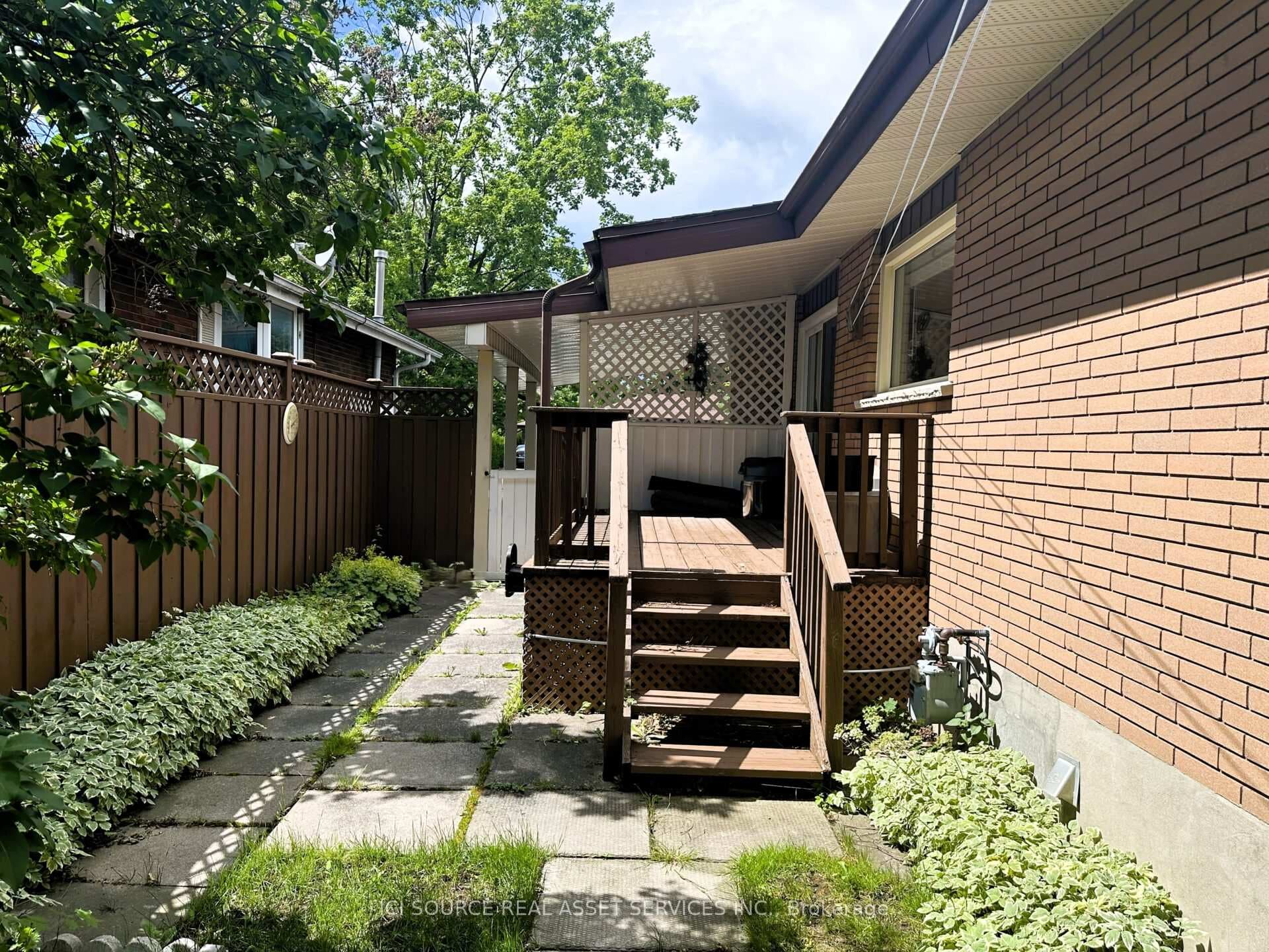 275 St Anne's Crescent photo 30