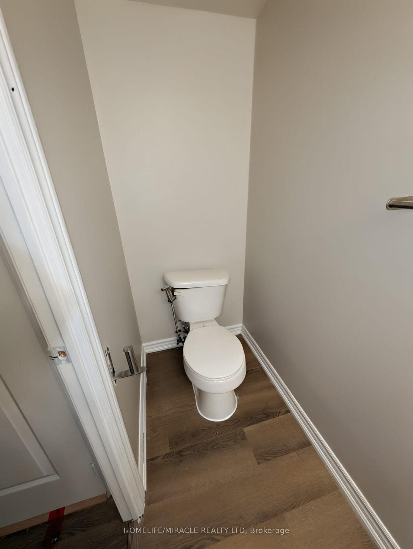 225 Wellesley Street Unit 607 photo 27