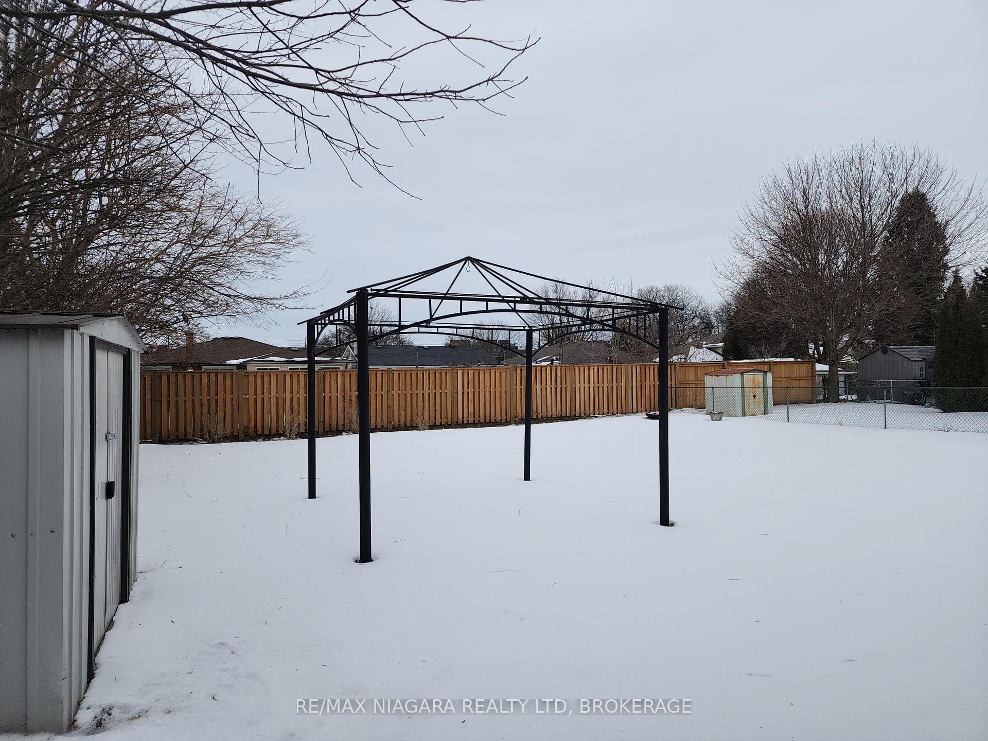 6783 Dawson Street photo 23
