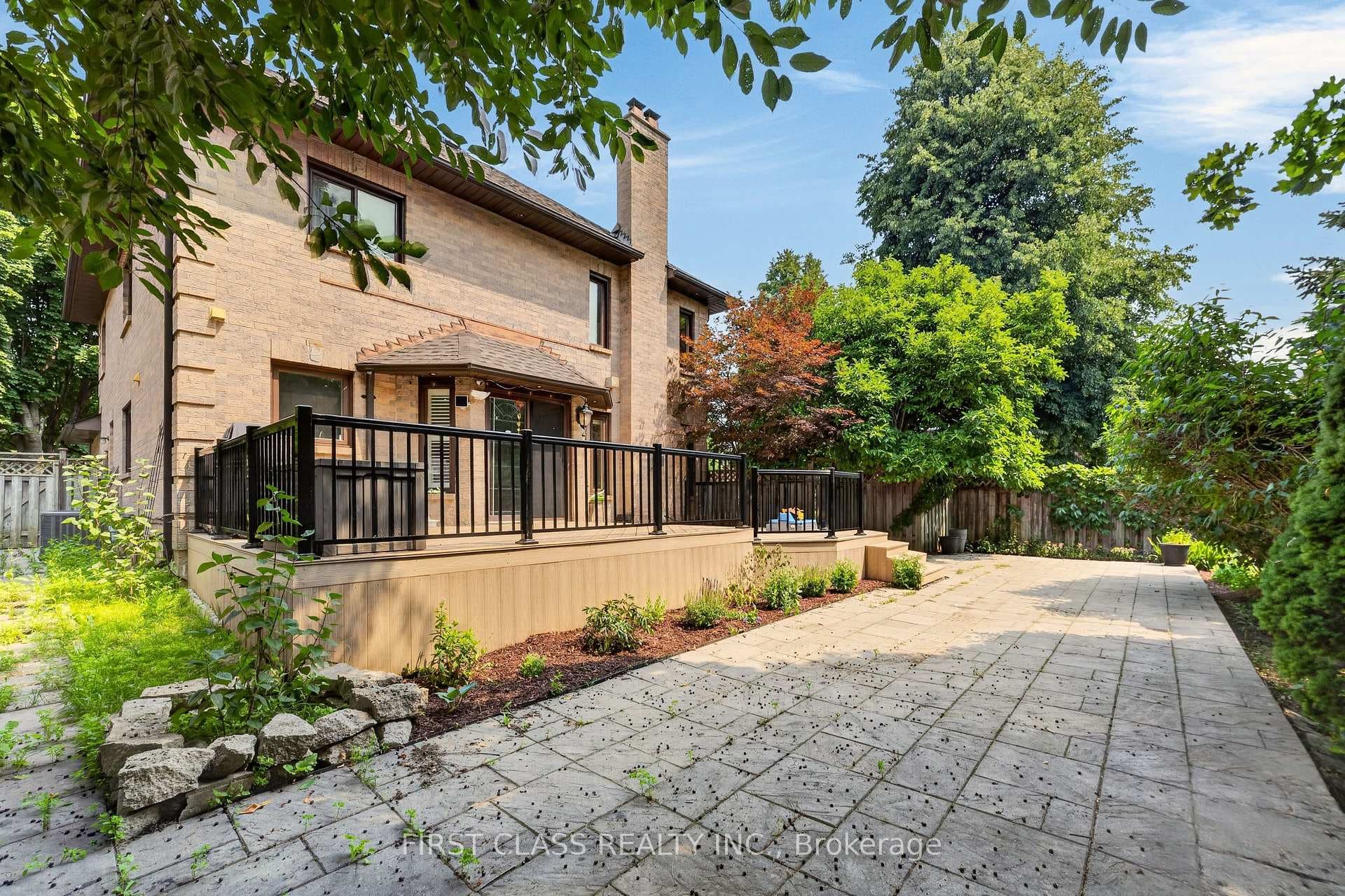 19 Tomlinson Circle photo 39