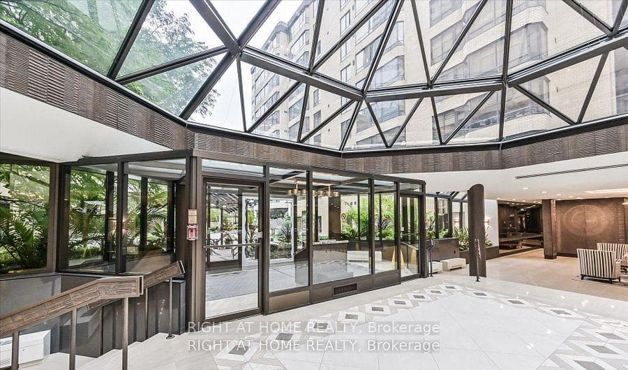 280 Simcoe Street Unit 807 photo 30