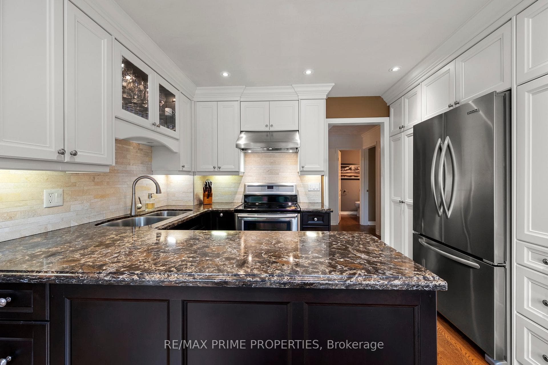 Upgraded kitchen with Cambria quart