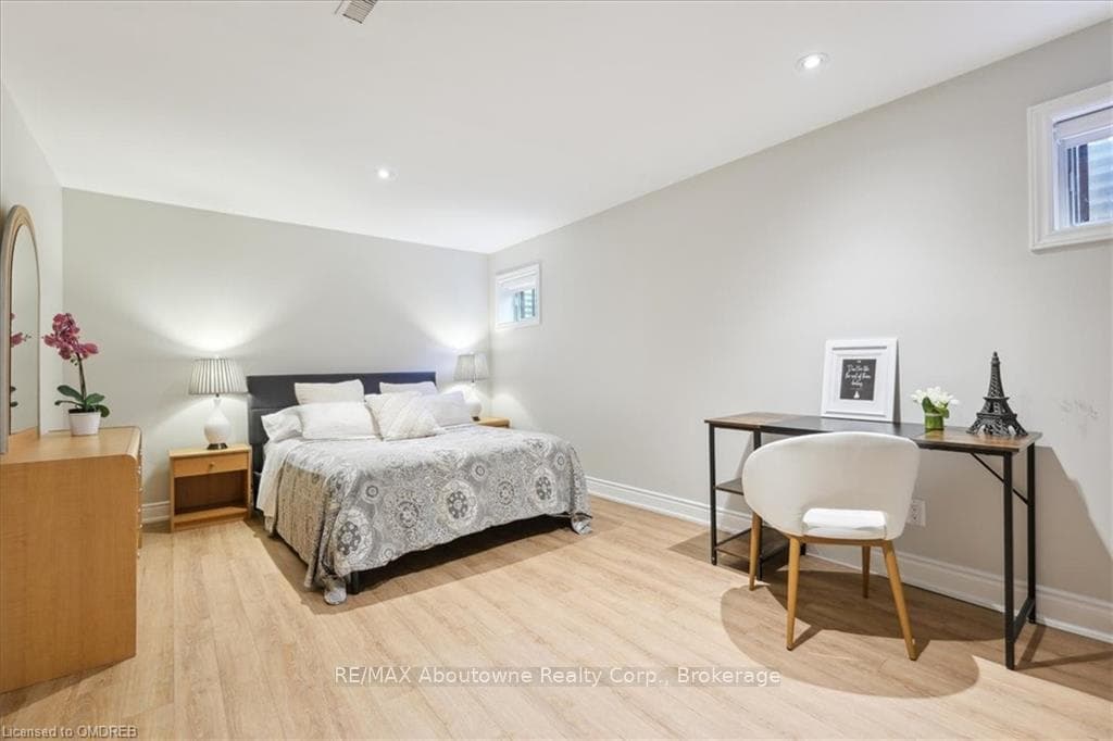 232 NOTTINGHAM Drive photo 32