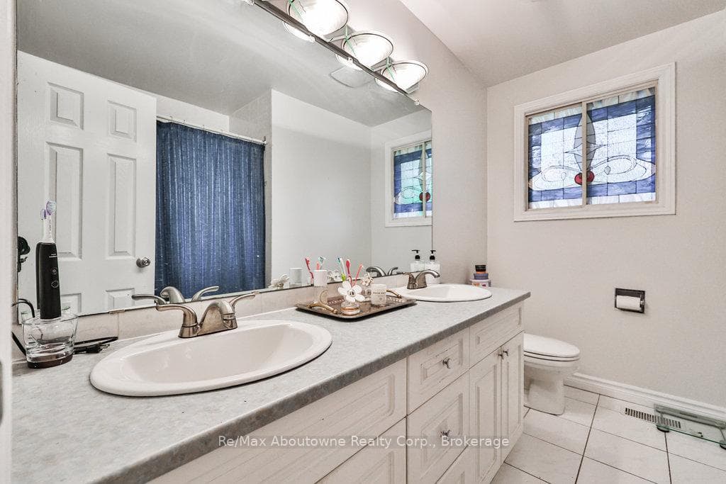 2069 THORNLEA Drive photo 20
