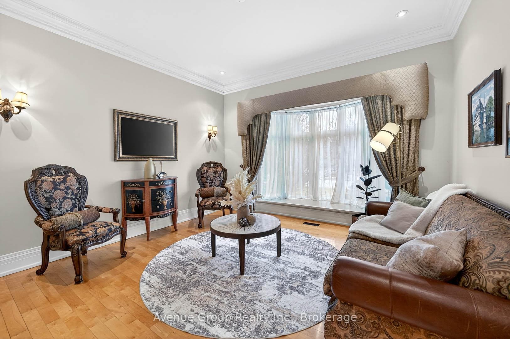 7 Longview Crescent photo 8