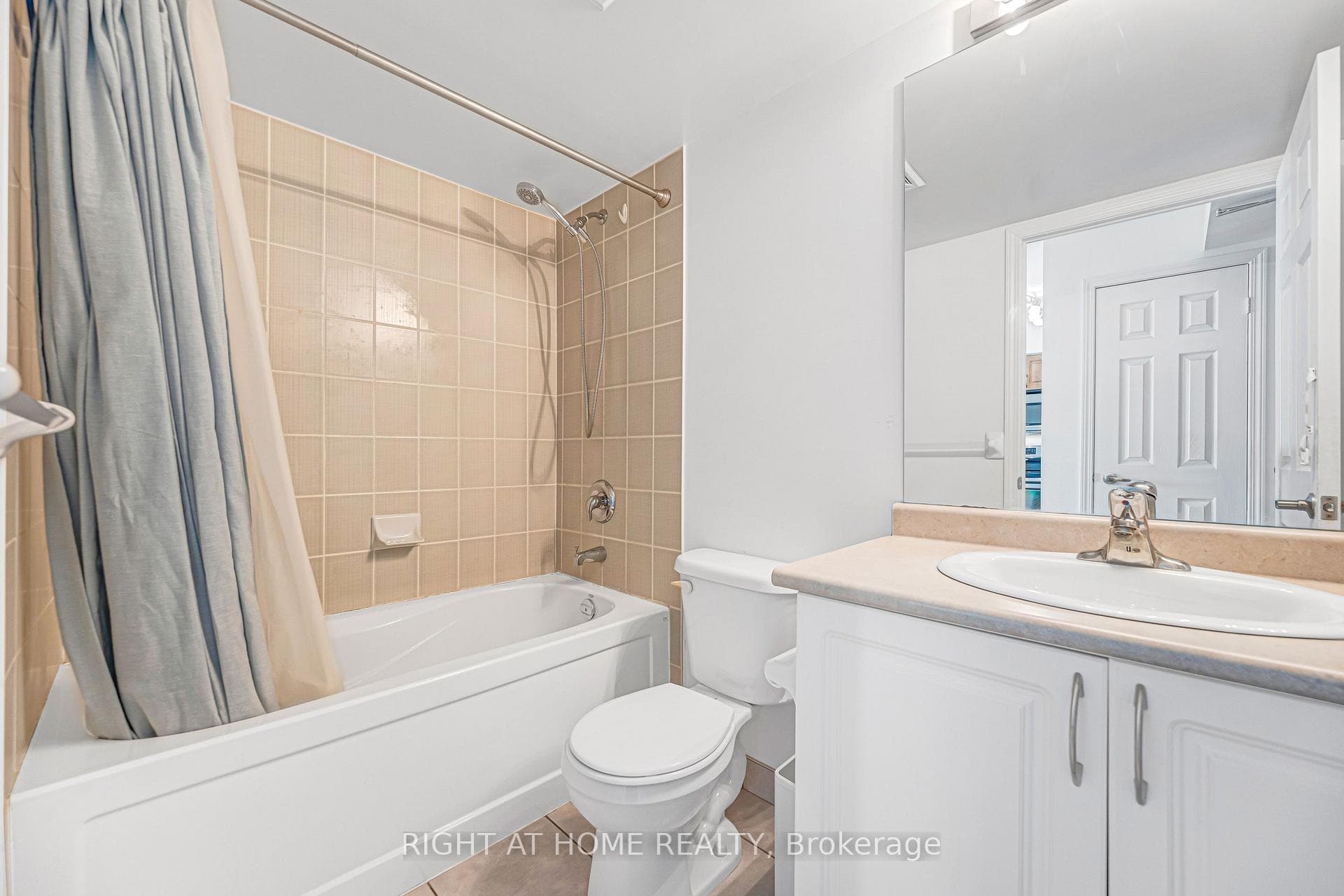 208 Enfield Place Unit #2902 photo 8