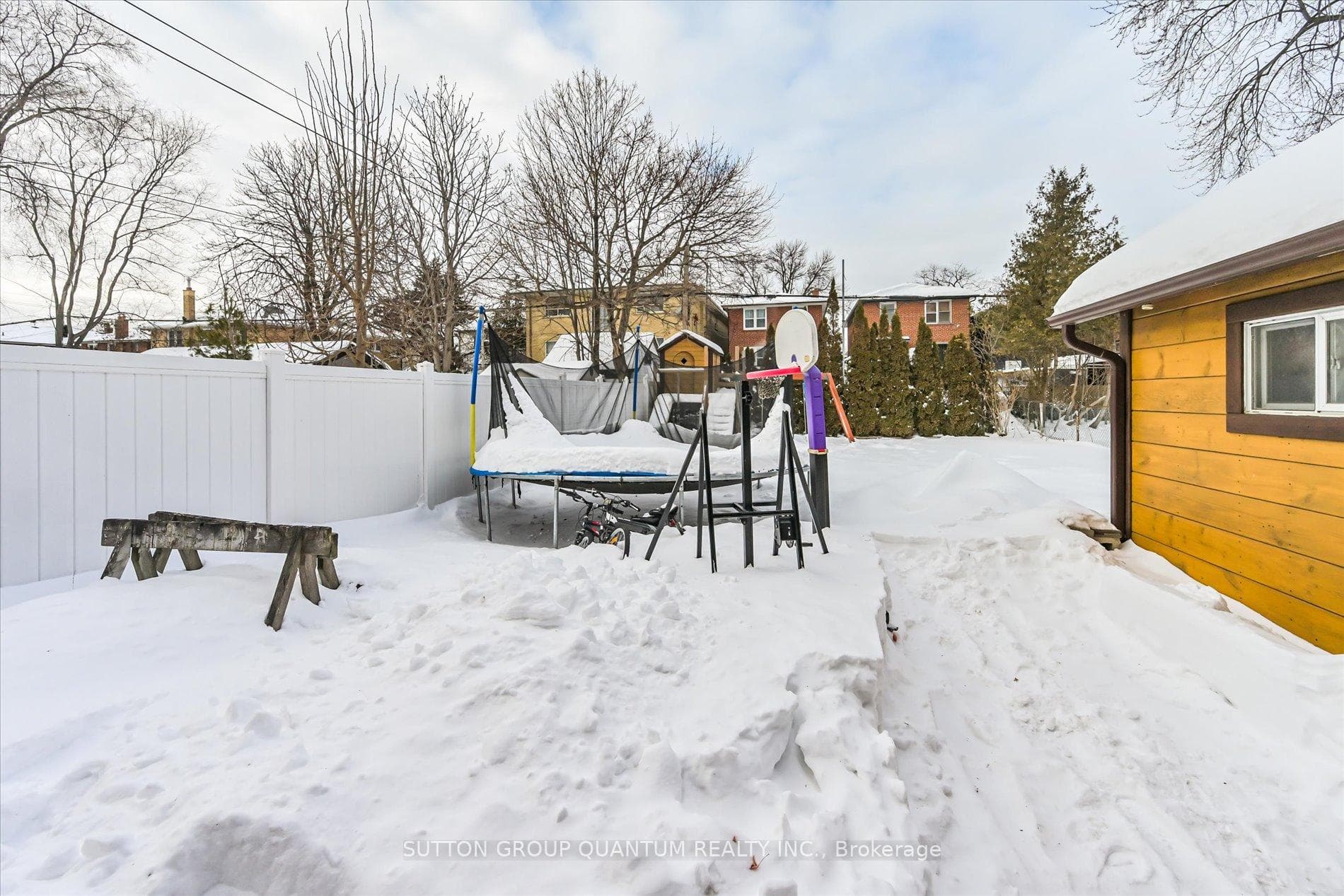 76 Albani Street photo 36