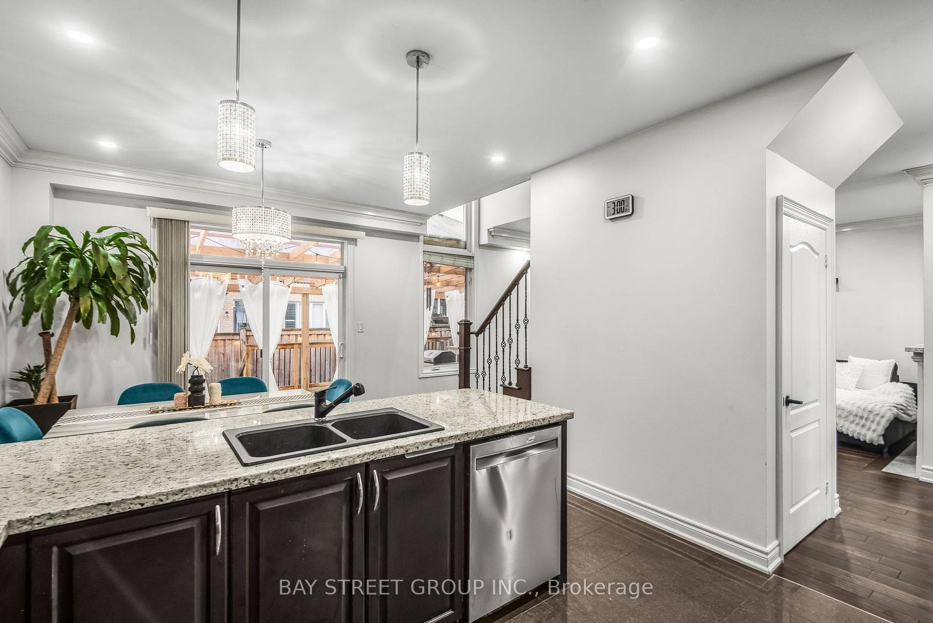 137 Oswell Drive photo 14