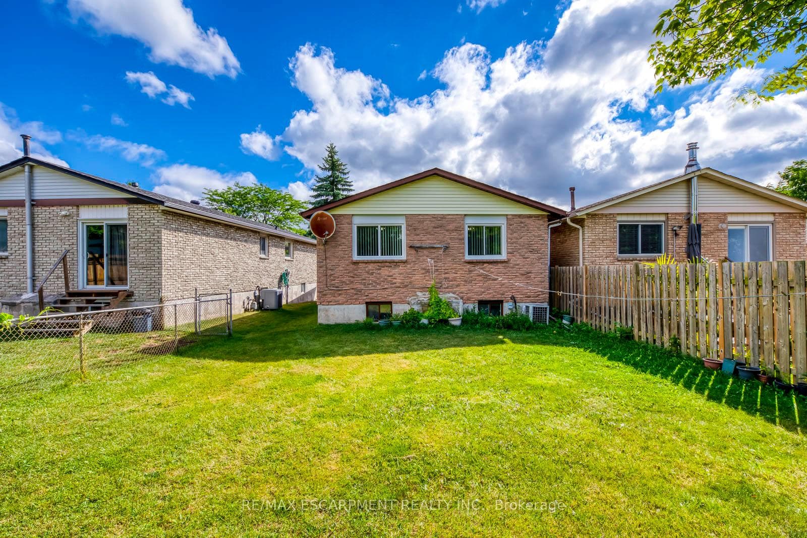 2309 Malcolm Crescent photo 43