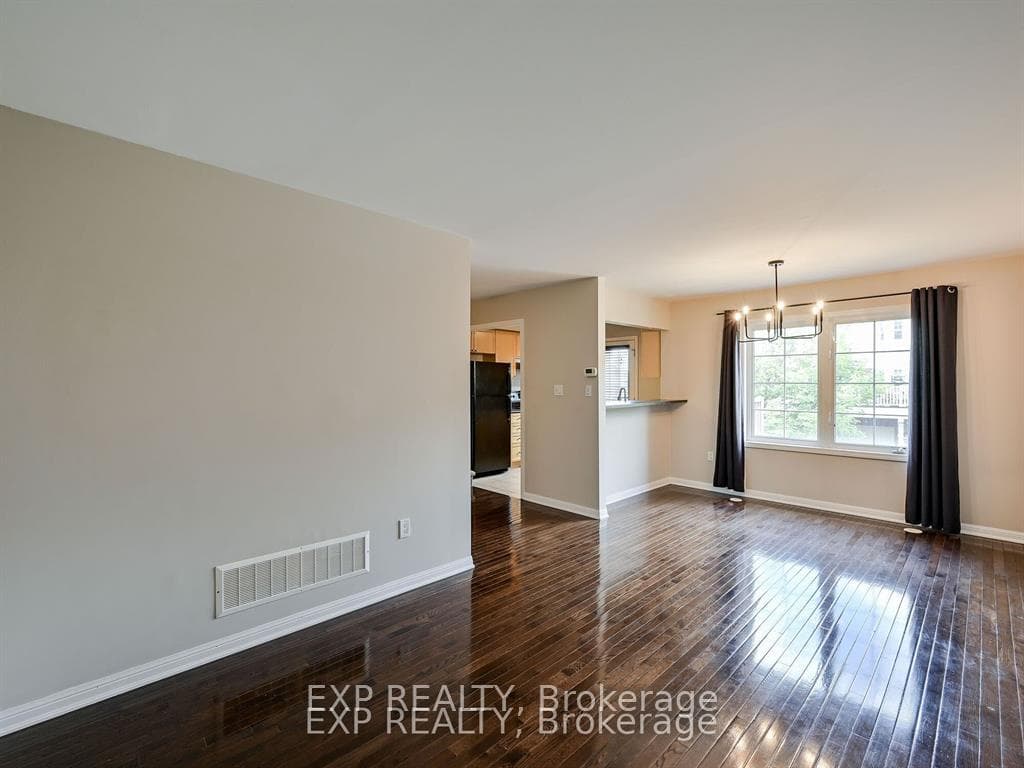 653 Frank Place photo 6