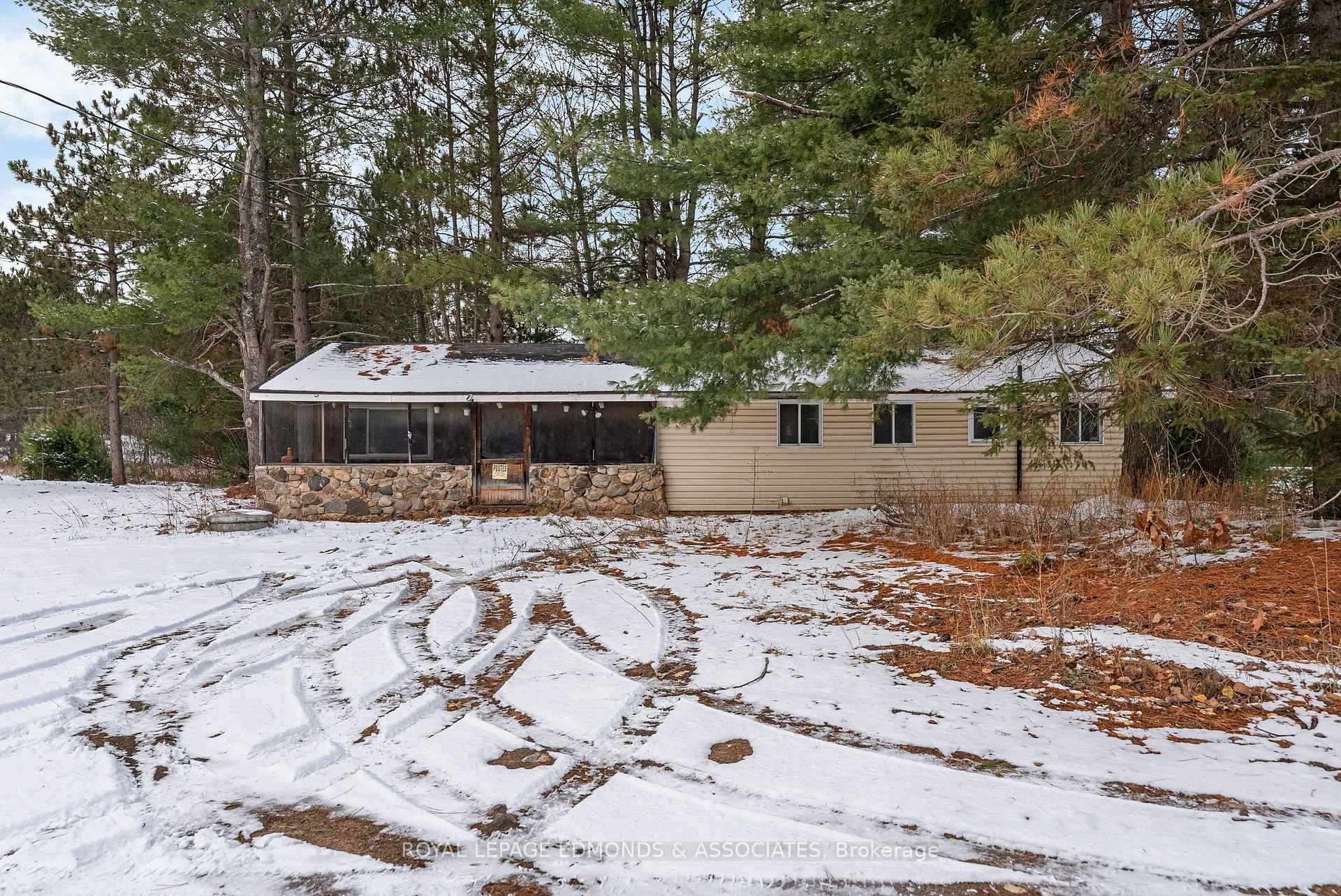 2815 Round Lake Road photo 2