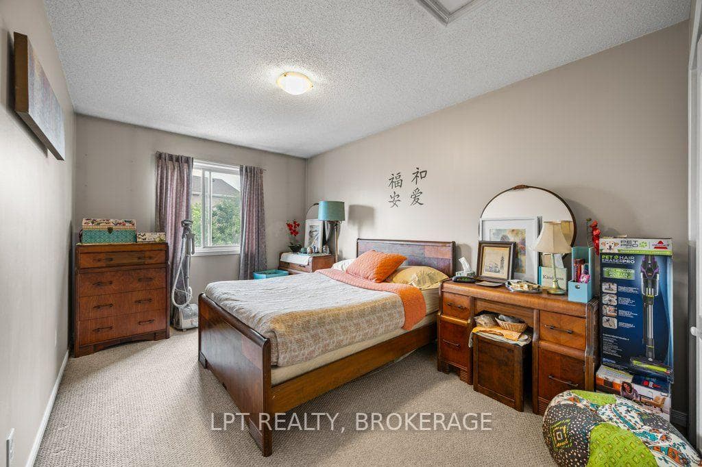 1559 Crimson Crescent photo 13