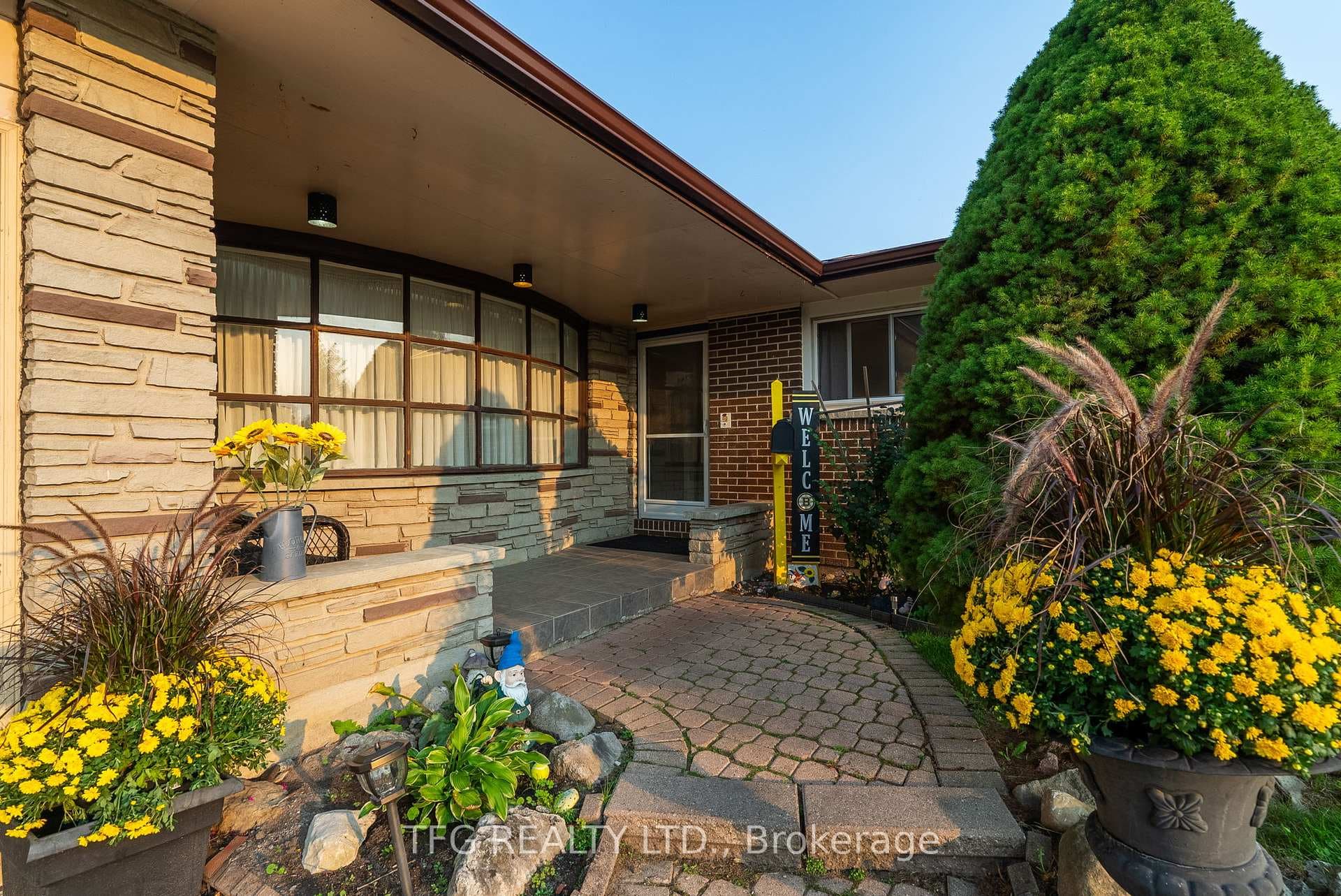 807 Fernhill Boulevard photo 3
