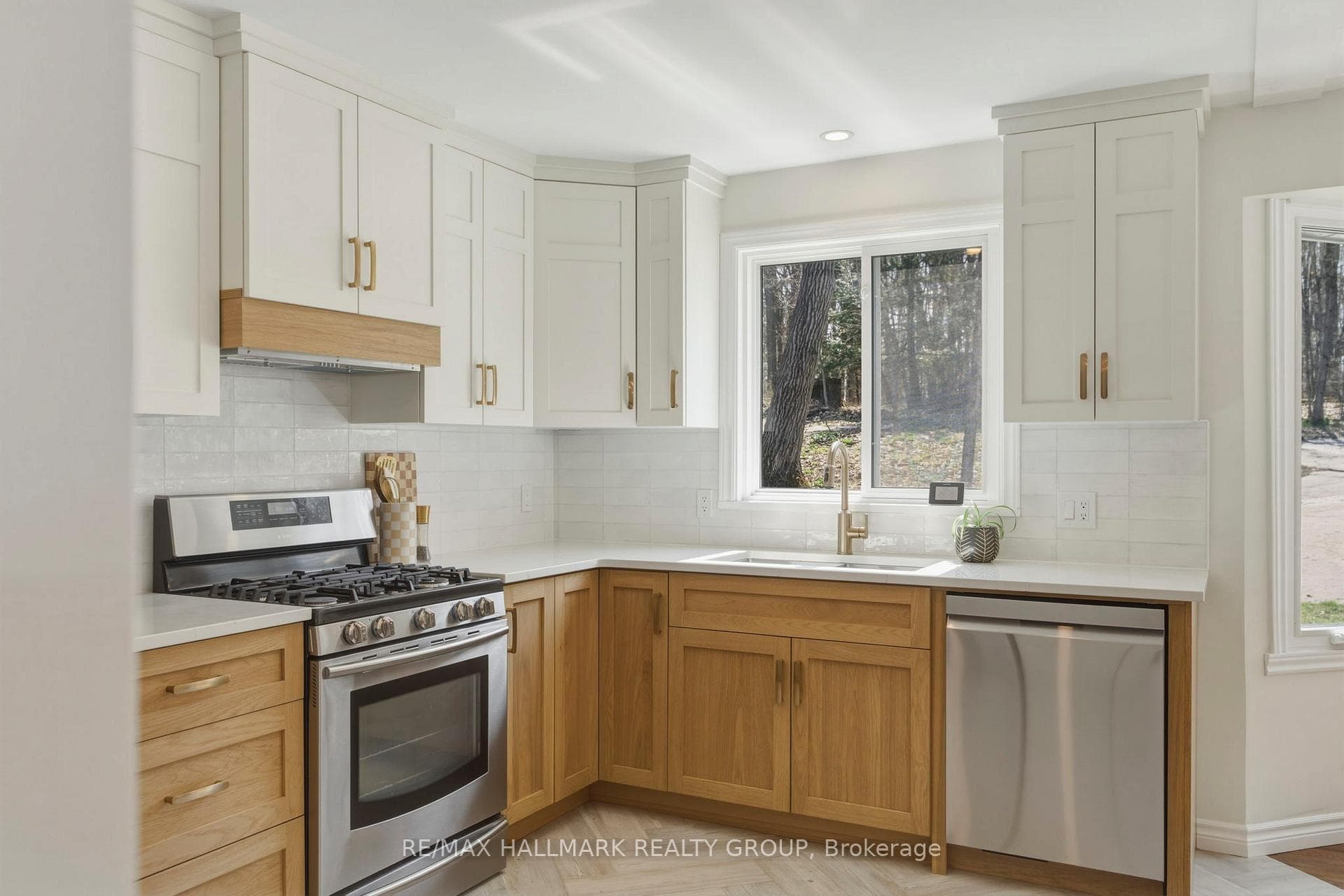 408 Yole Crescent photo 16